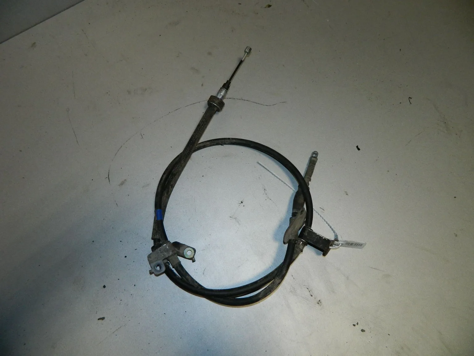 Трос ручника Kia Sportage QL G4NA Зад. Лев (Б/У)