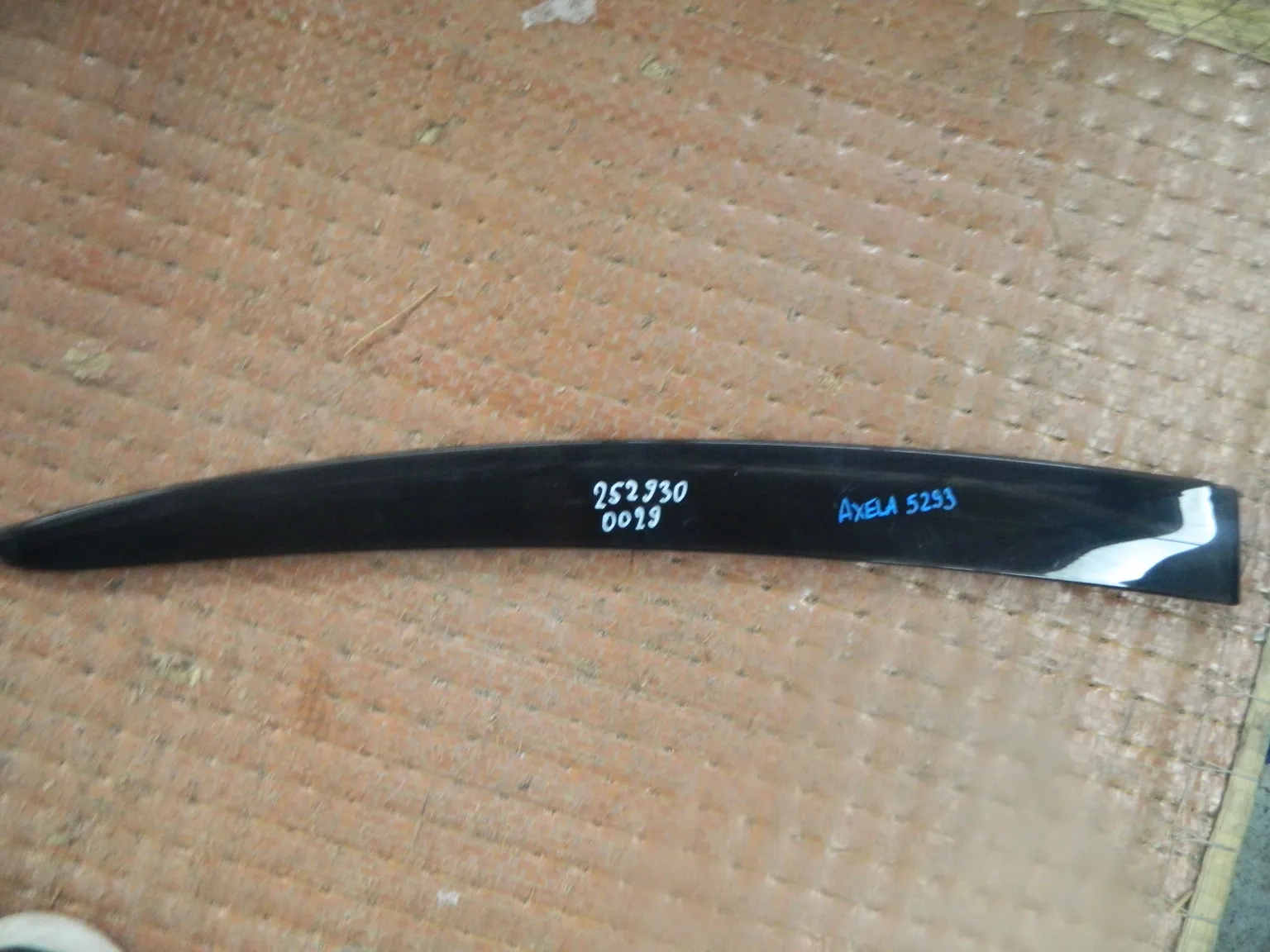 Ветровик MAZDA AXELA BLEFP Зад Пара (Контрактный) 2529300029