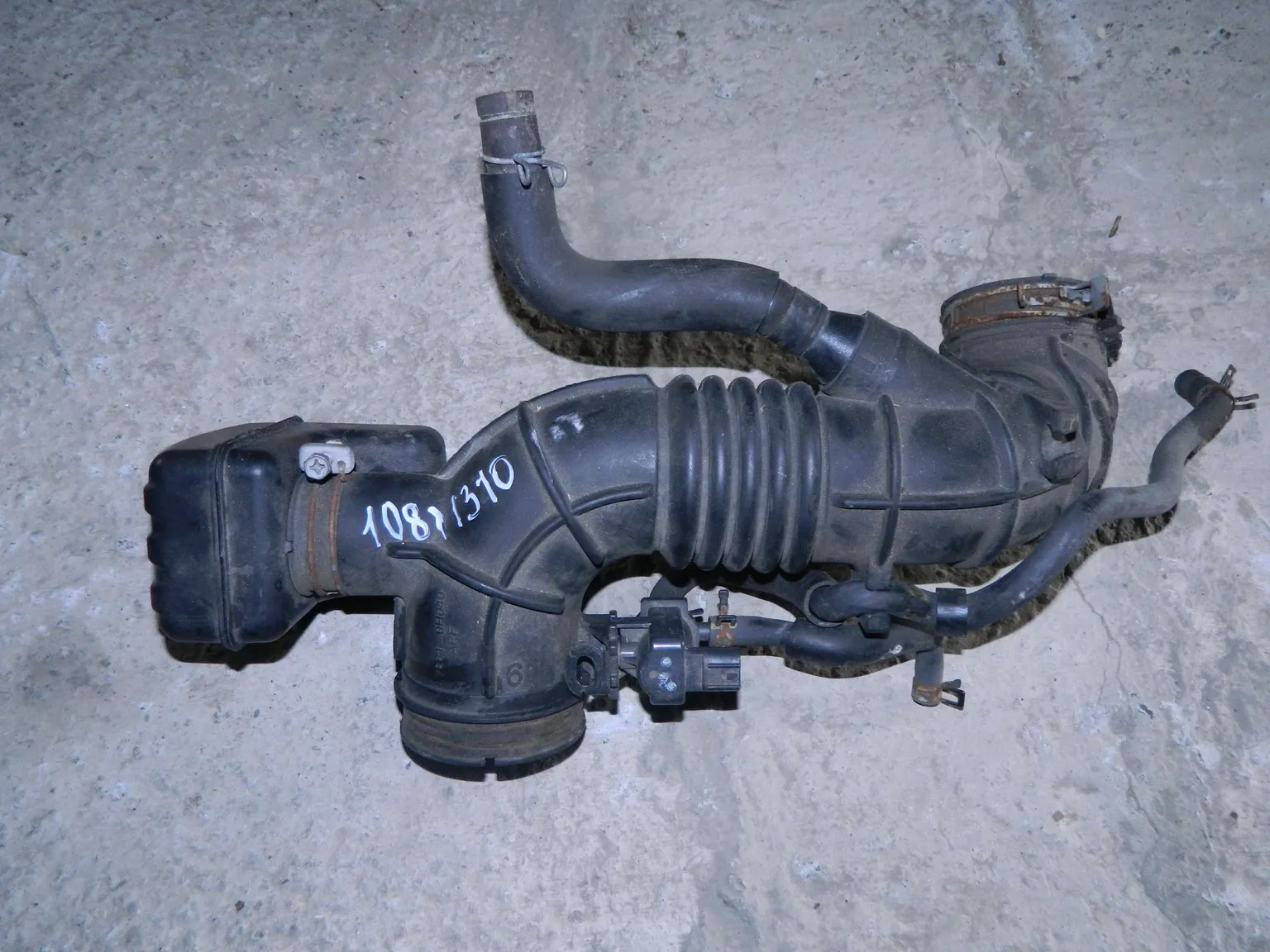 Патрубок воздушного фильтра TOYOTA AVENSIS AZT250 1AZFSE (Контрактный) 10811310