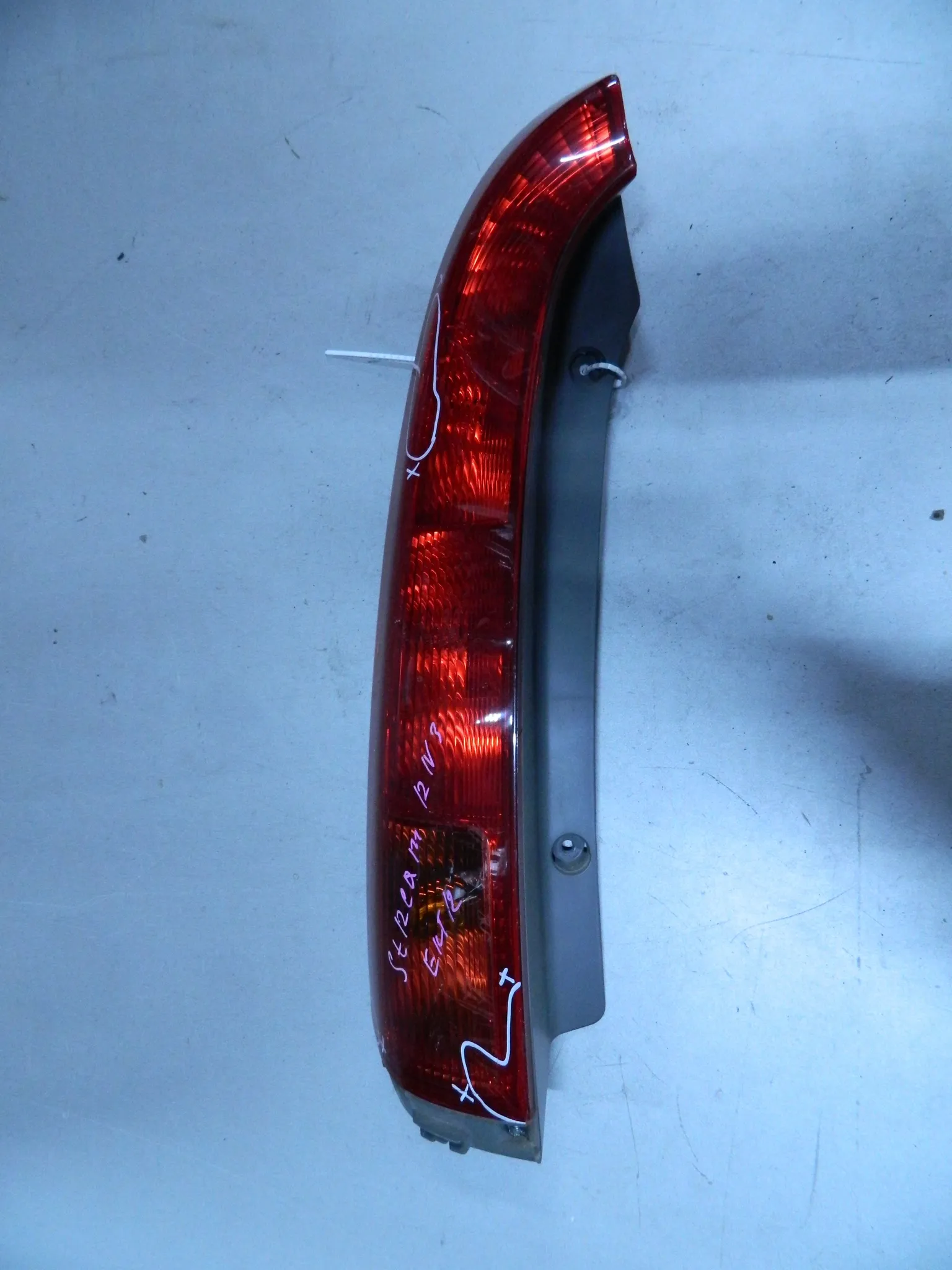 Фонарь HONDA STREAM RN1 Зад Лев 1483 (Контрактный) 68000562