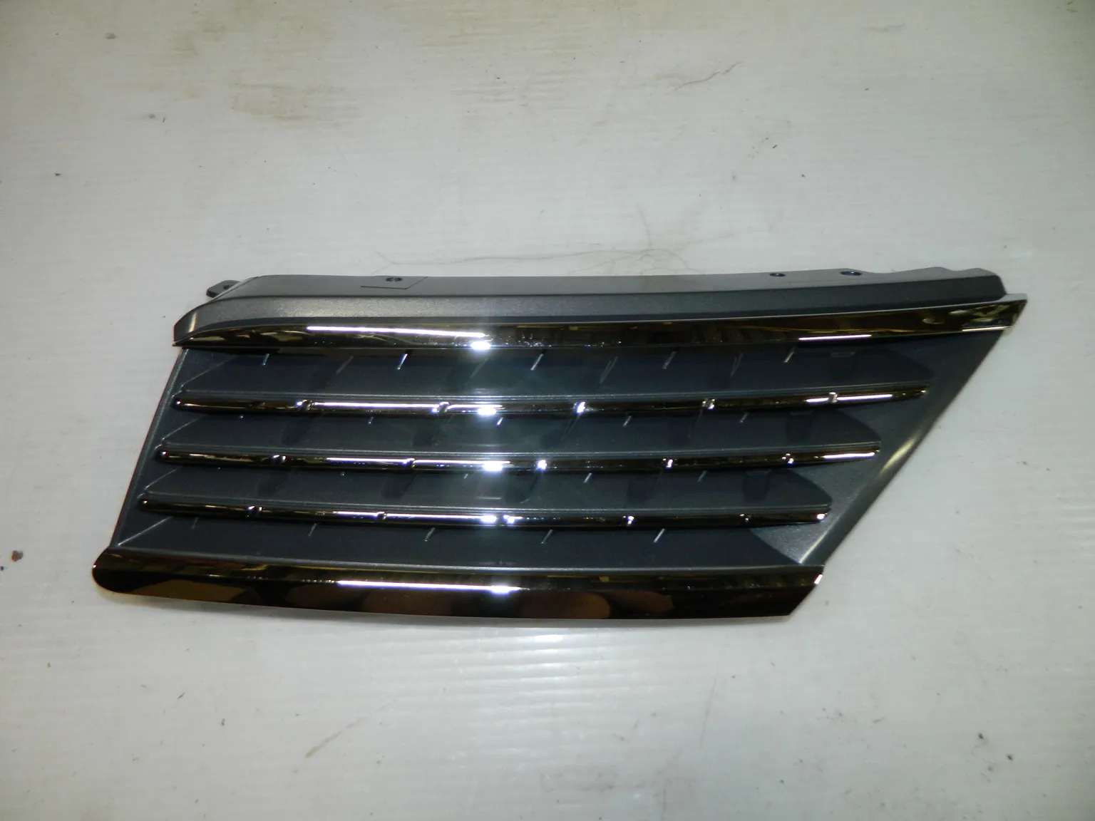 Решетка радиатора SAT STDTW50932 NISSAN Tiida