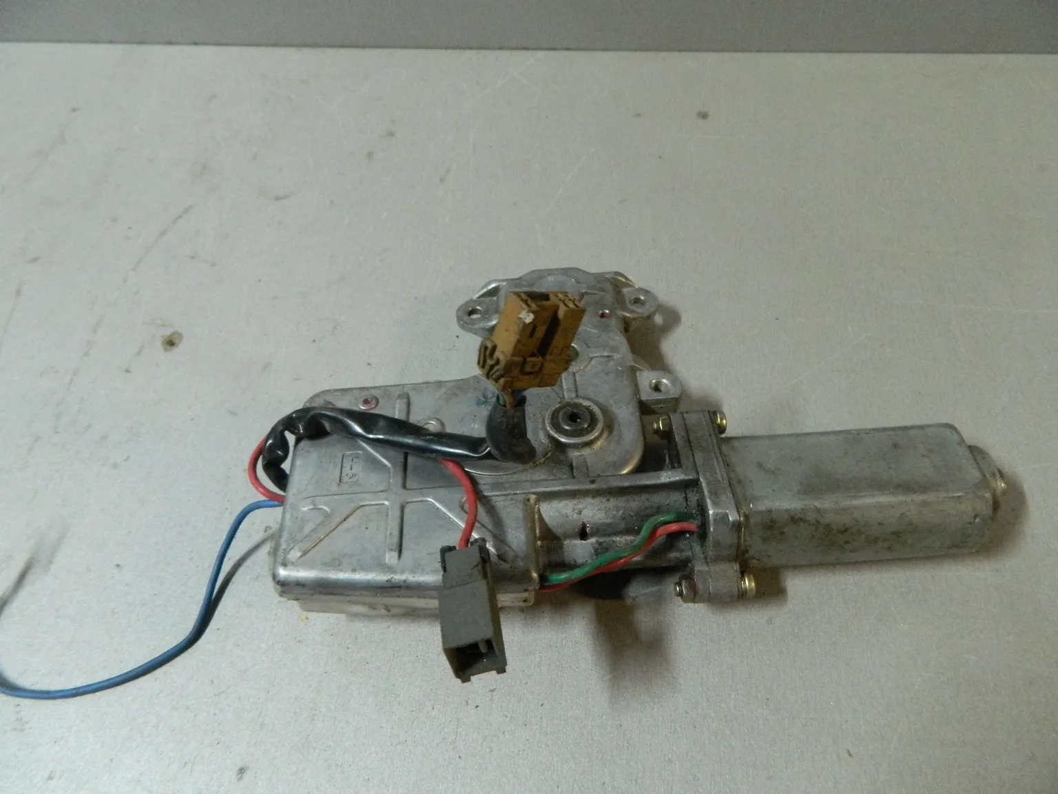 Мотор люка NISSAN ALMERA N15 (Контрактный) 81528780 8331003022