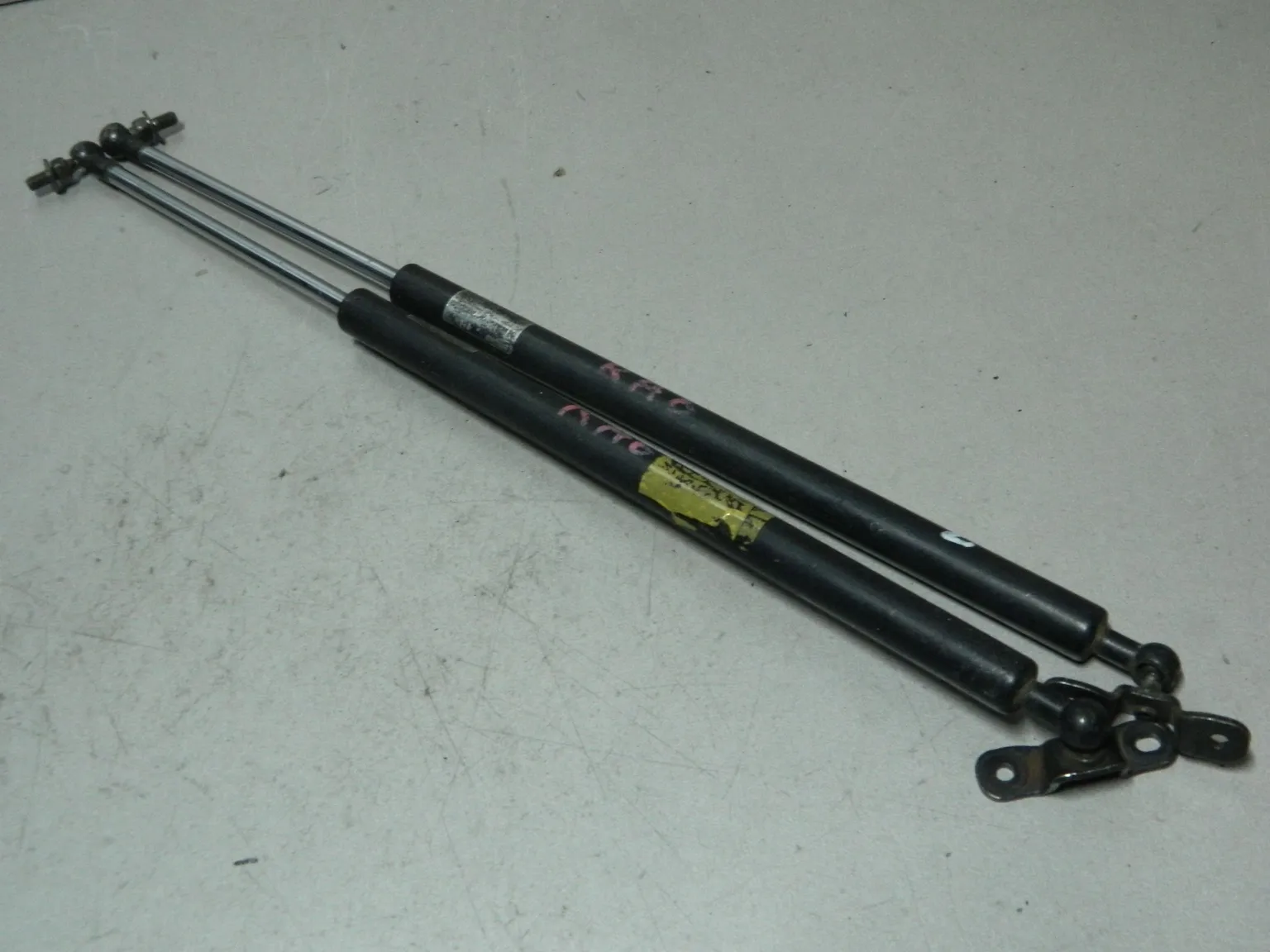 Амортизатор багажника HONDA ODYSSEY RA6 (Контрактный) 81528961