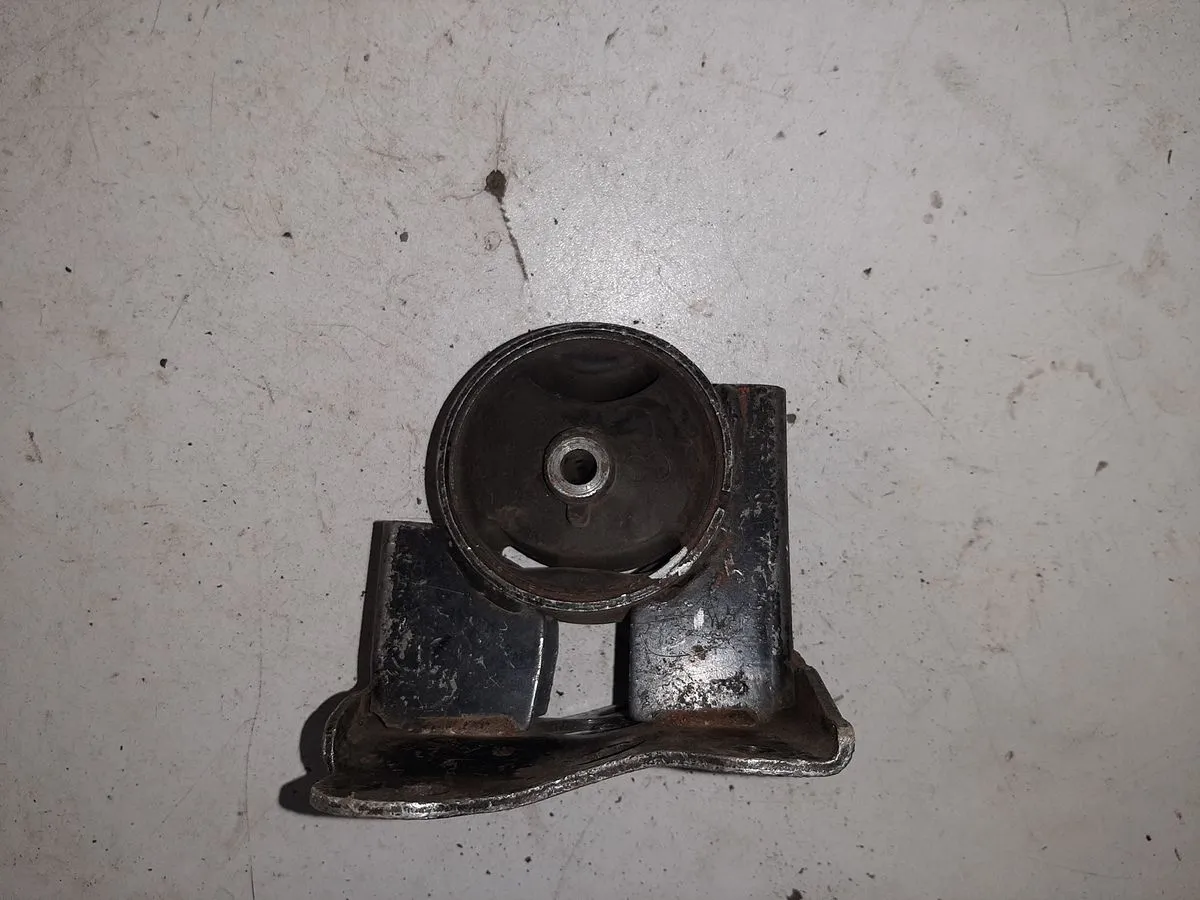 Подушка кпп NISSAN MAXIMA VQ30DE Лев (Контрактный)