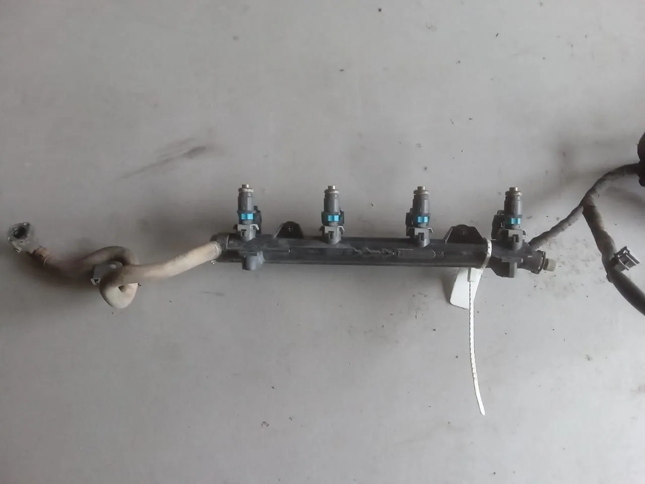 Рампа топливная с форсунками Volkswagen Polo MK5 CFN (Б/У) 45984283 036133320