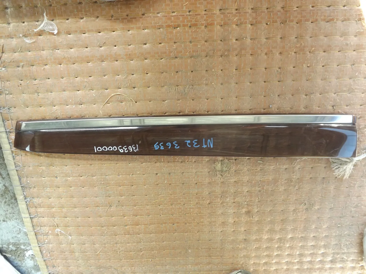 Ветровик NISSAN X-TRAIL NT32 Зад Лев (Контрактный) 1363900001