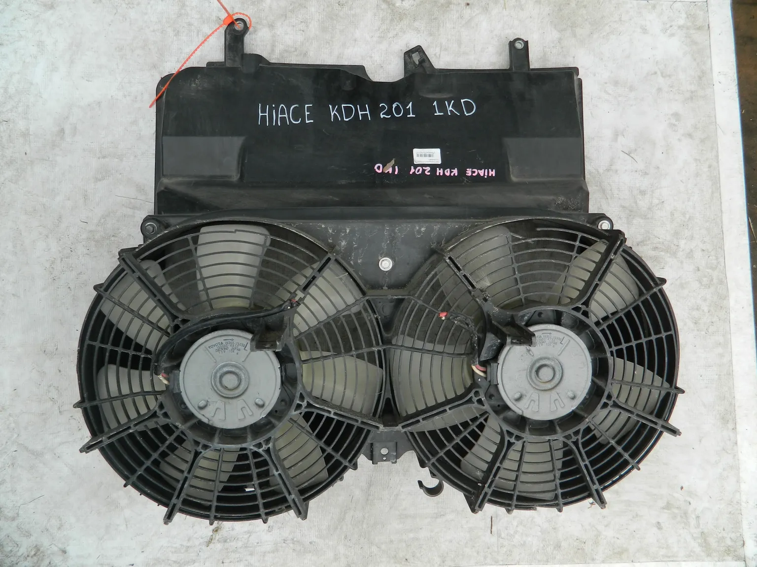 Диффузор радиатора TOYOTA HIACE KDH201 (Контрактный) 72367805