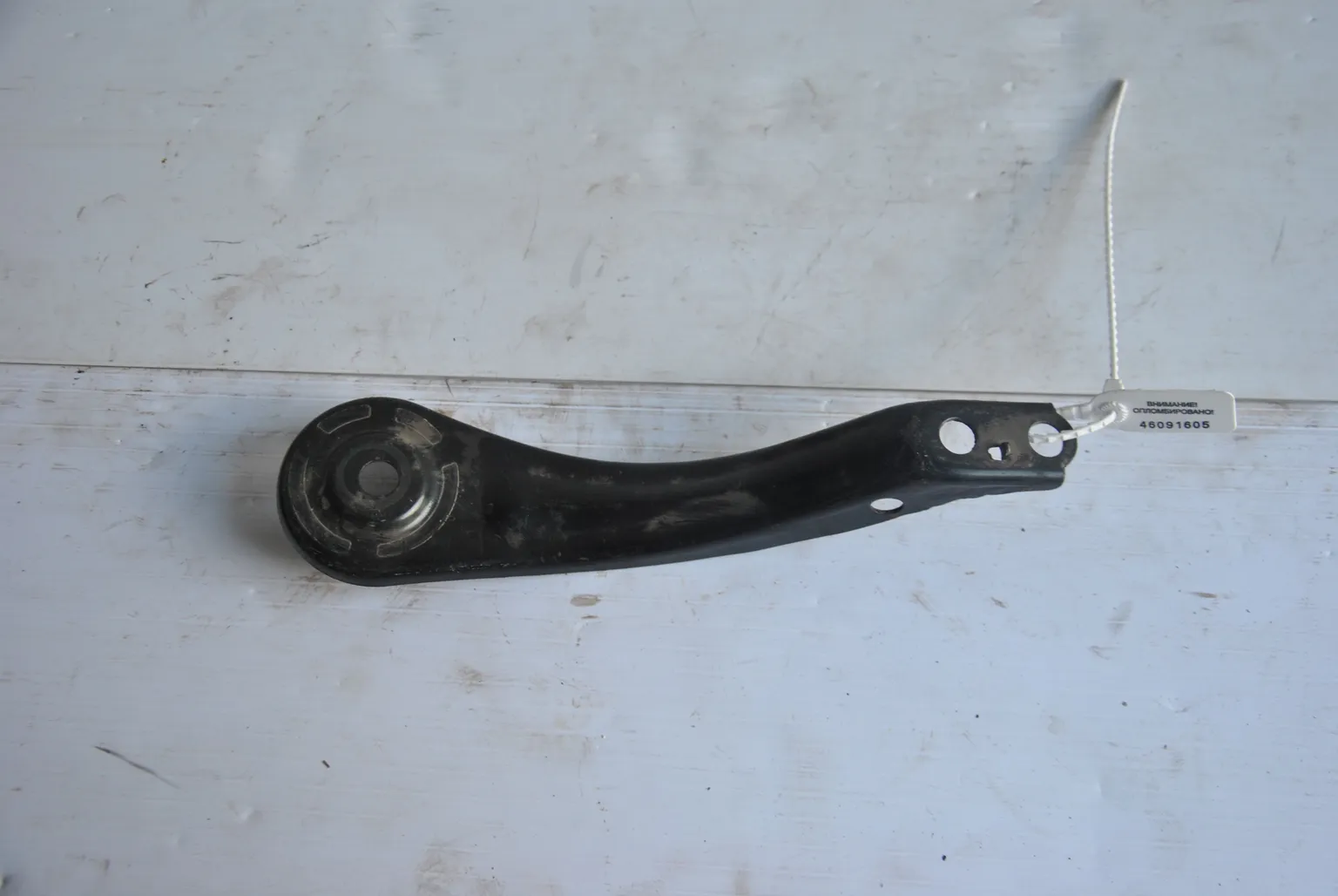 Крепление балки подвески TOYOTA AVENSIS AZT250 Зад Лев (Контрактное) 46091605