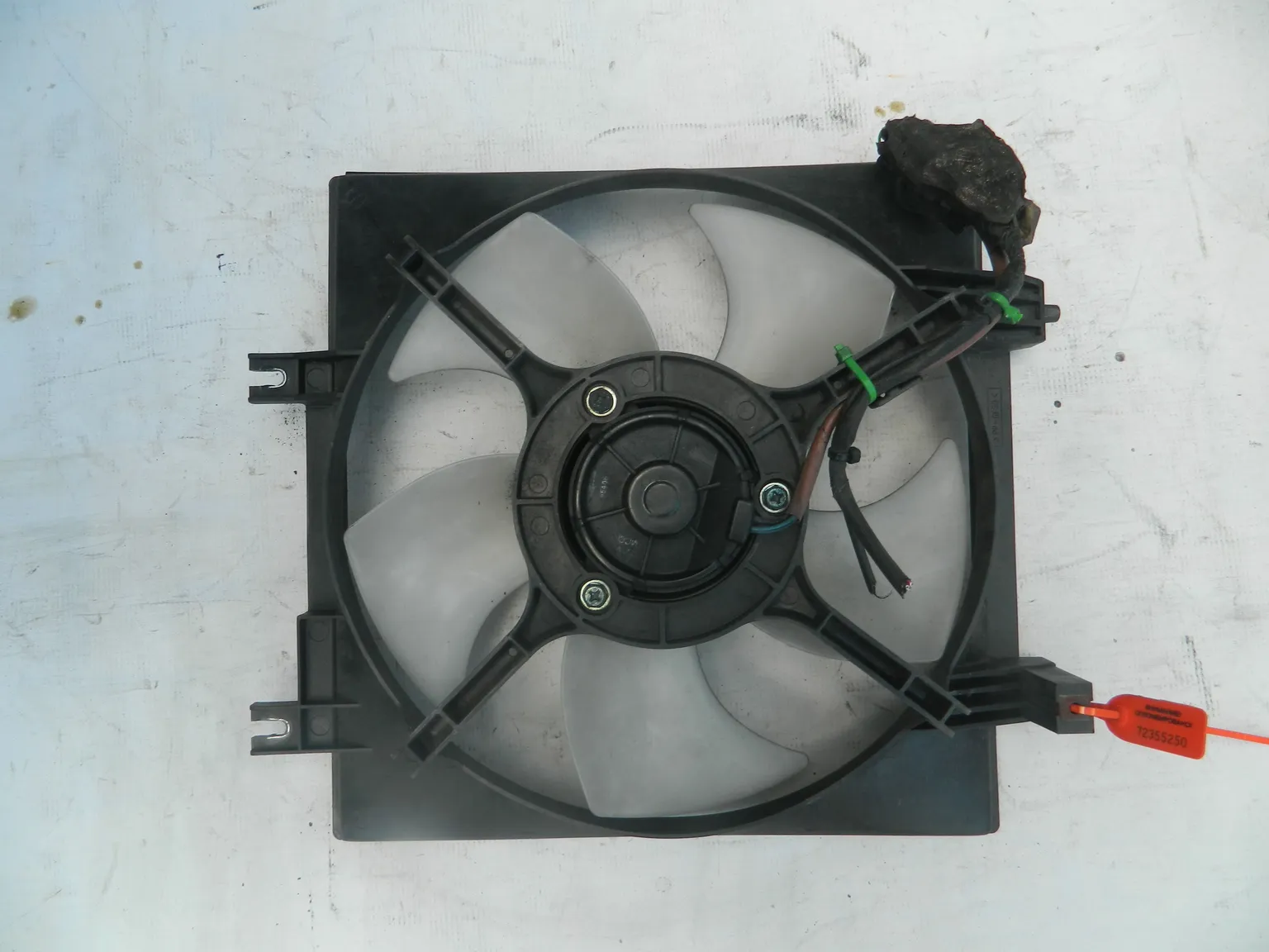 Диффузор радиатора SUBARU LEGACY BL5 (Контрактный) 72355250