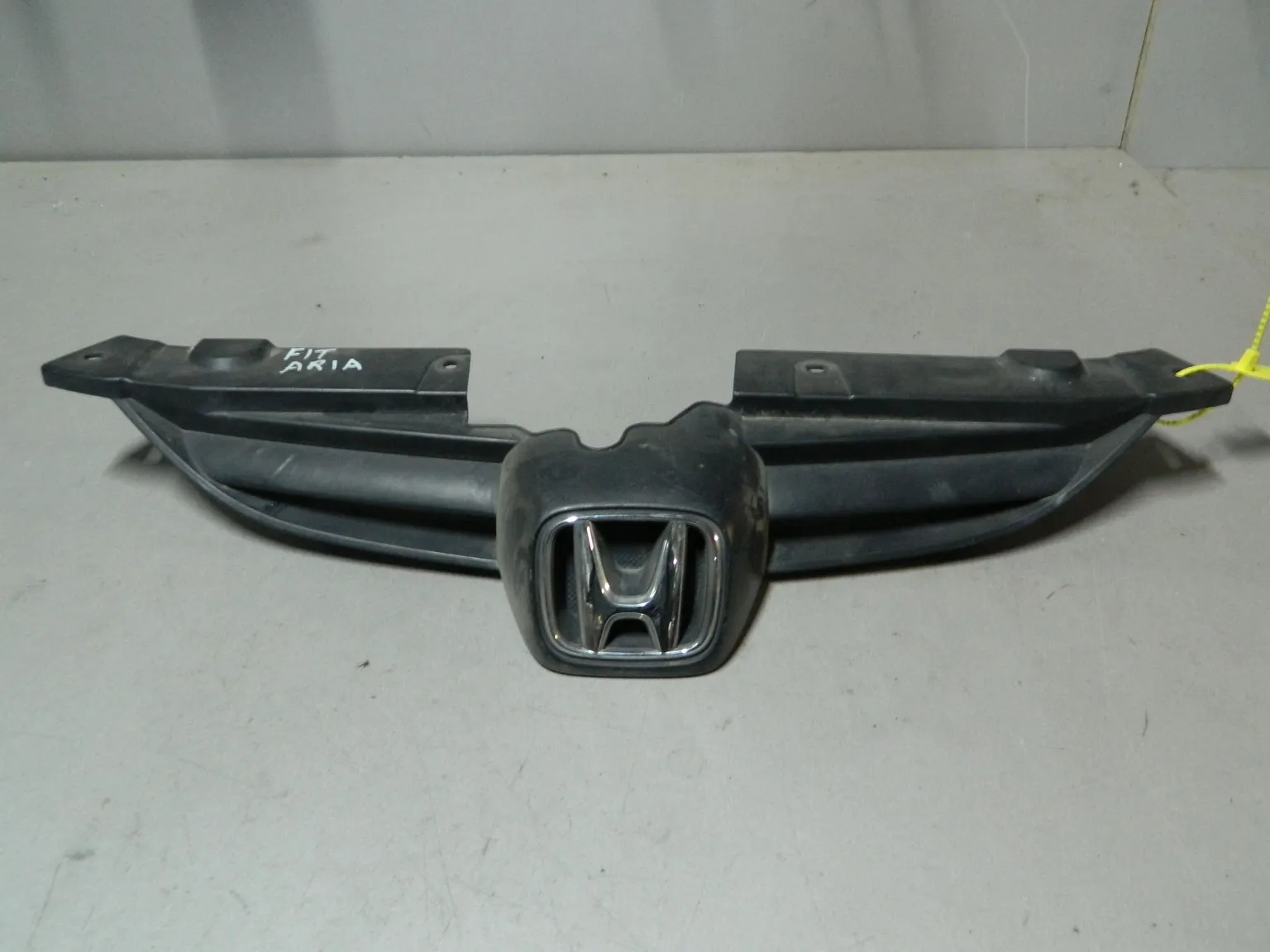 Решетка радиатора HONDA FIT ARIA GD9 (Контрактный) 79773035