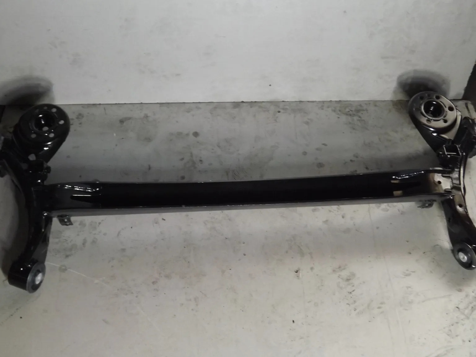 Балка подвески ATB 1AHS1P8NCA0 HYUNDAI SOLARIS 2010 - 2017 Зад (под барабан тормоза) 551004L000