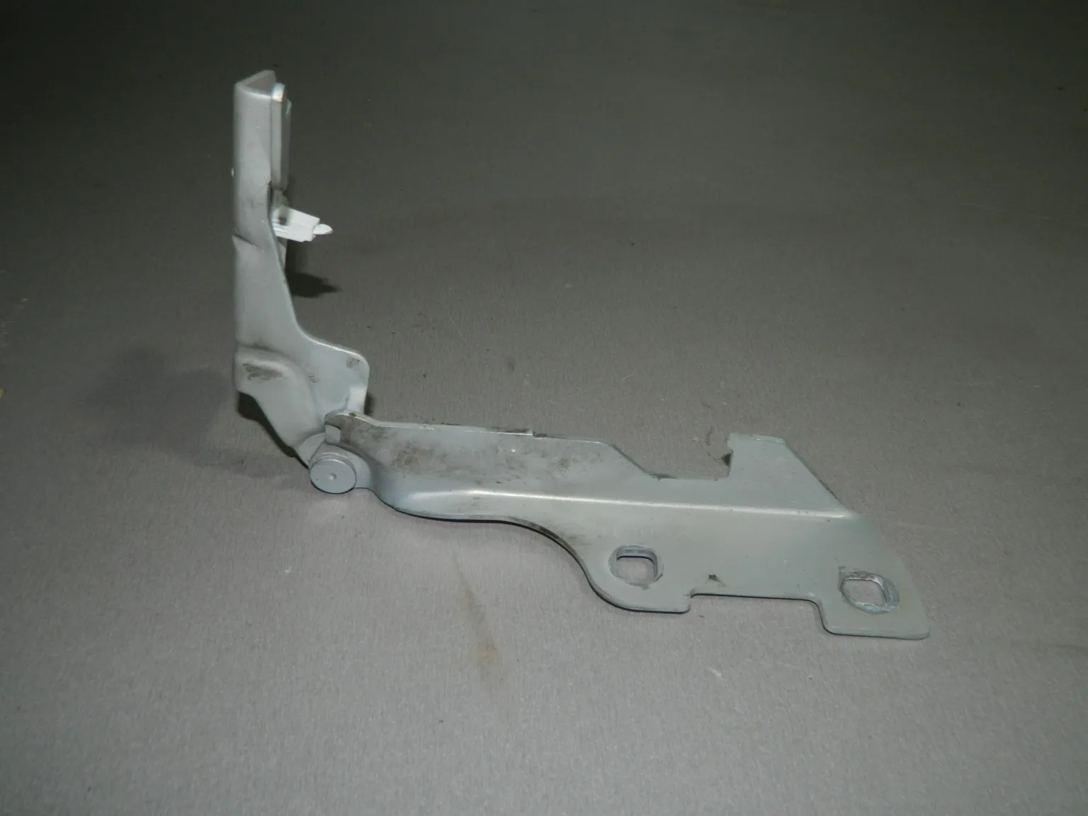 Петля капота Renault Clio II K4J 711 Прав (Б/У)