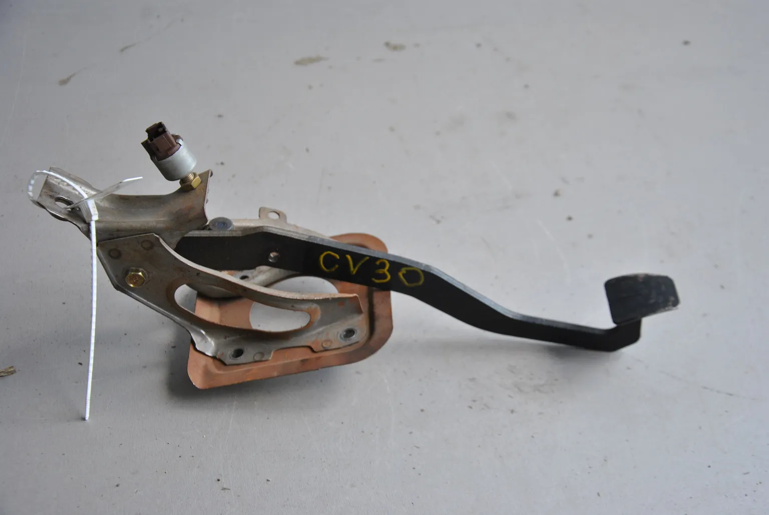 Педаль тормоза TOYOTA CAMRY CV30 (Контрактный) 45990686