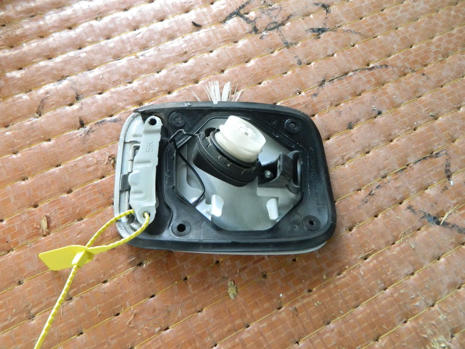 Лючок бензобака LEXUS IS250 GSE20 (Контрактный) 94603951