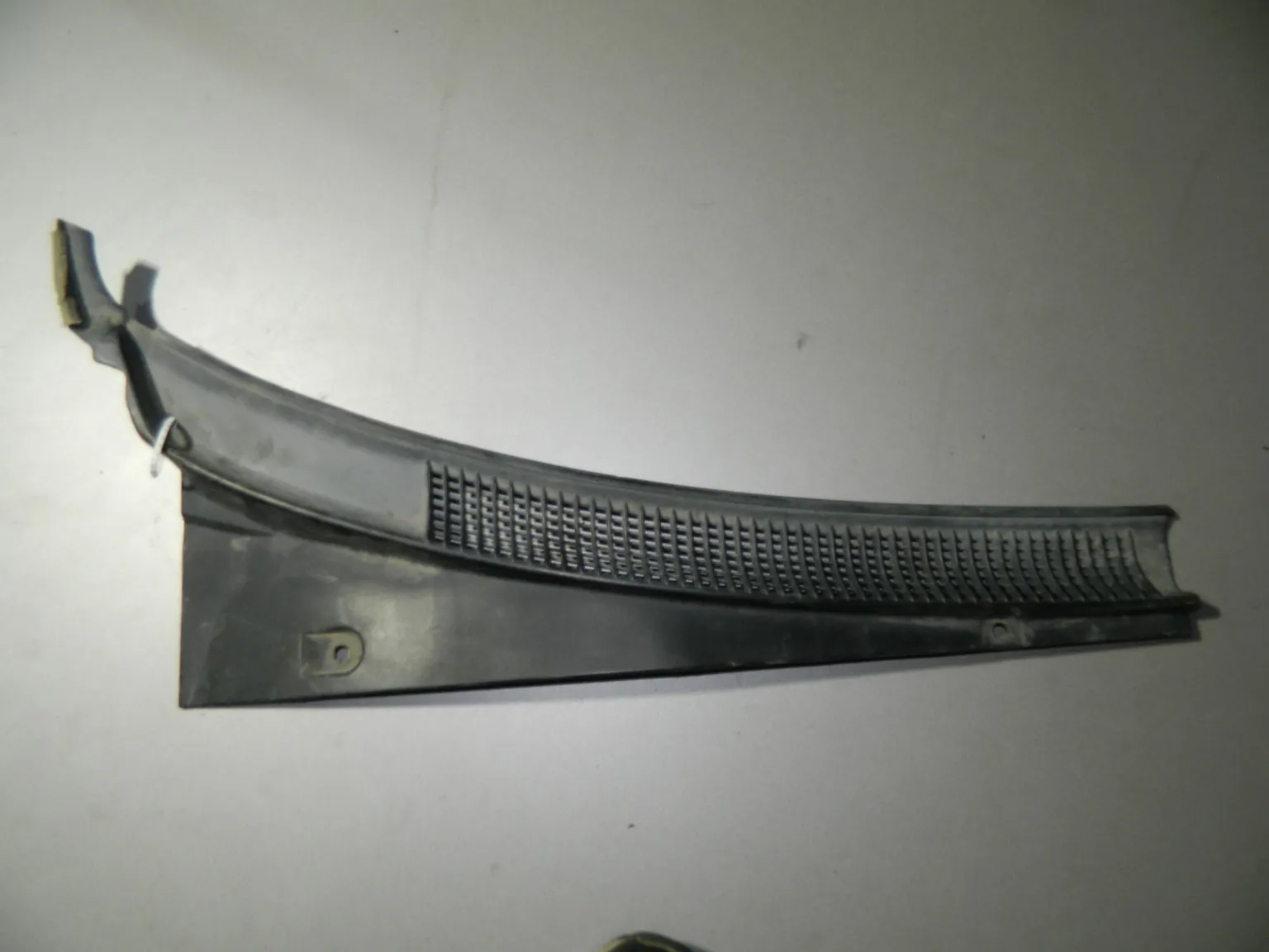 Решетка стеклоочистителя HYUNDAI ACCENT Прав (Б/У) 45989819