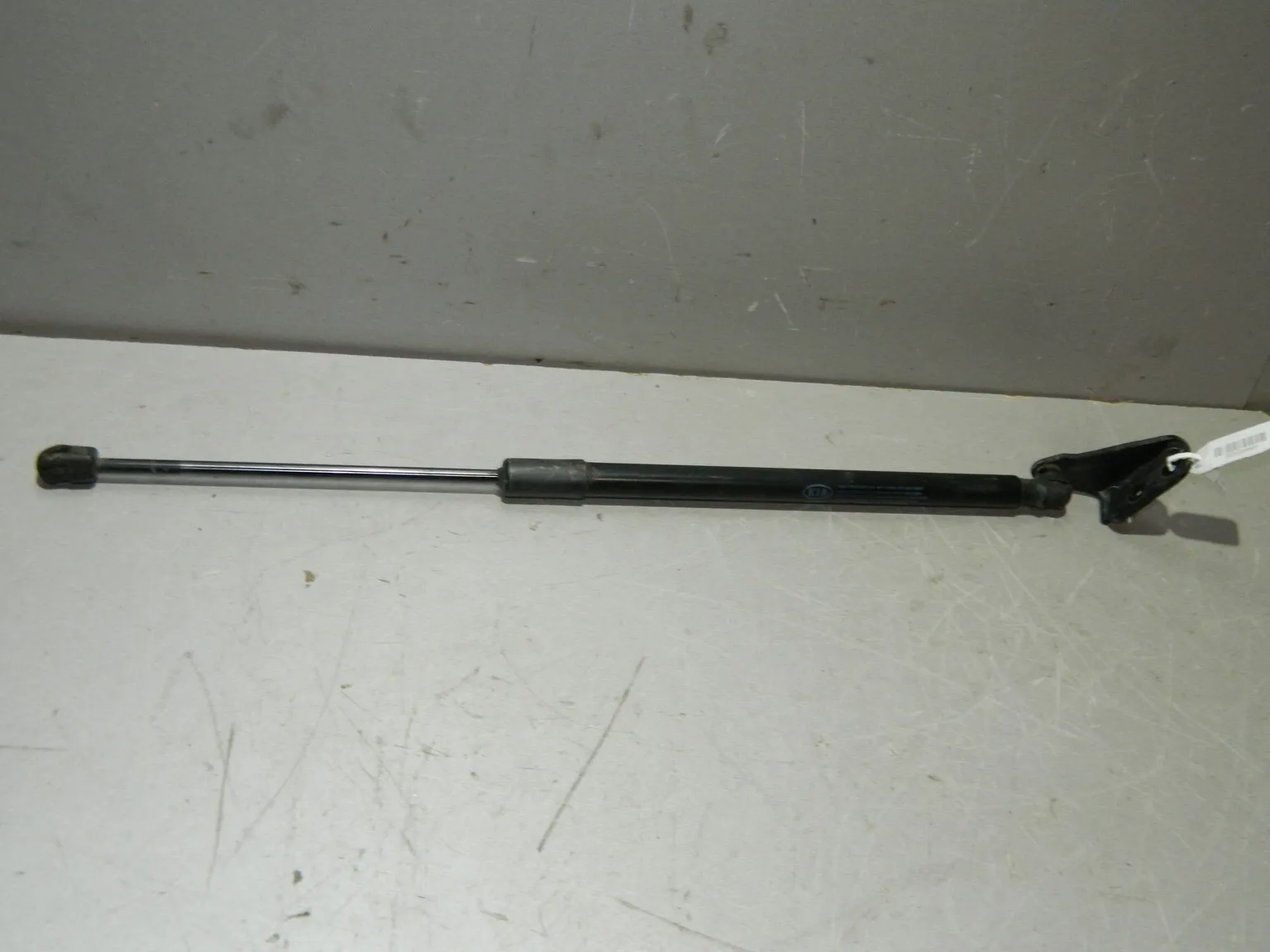 Амортизатор багажника Kia Sportage QL (Б/У)