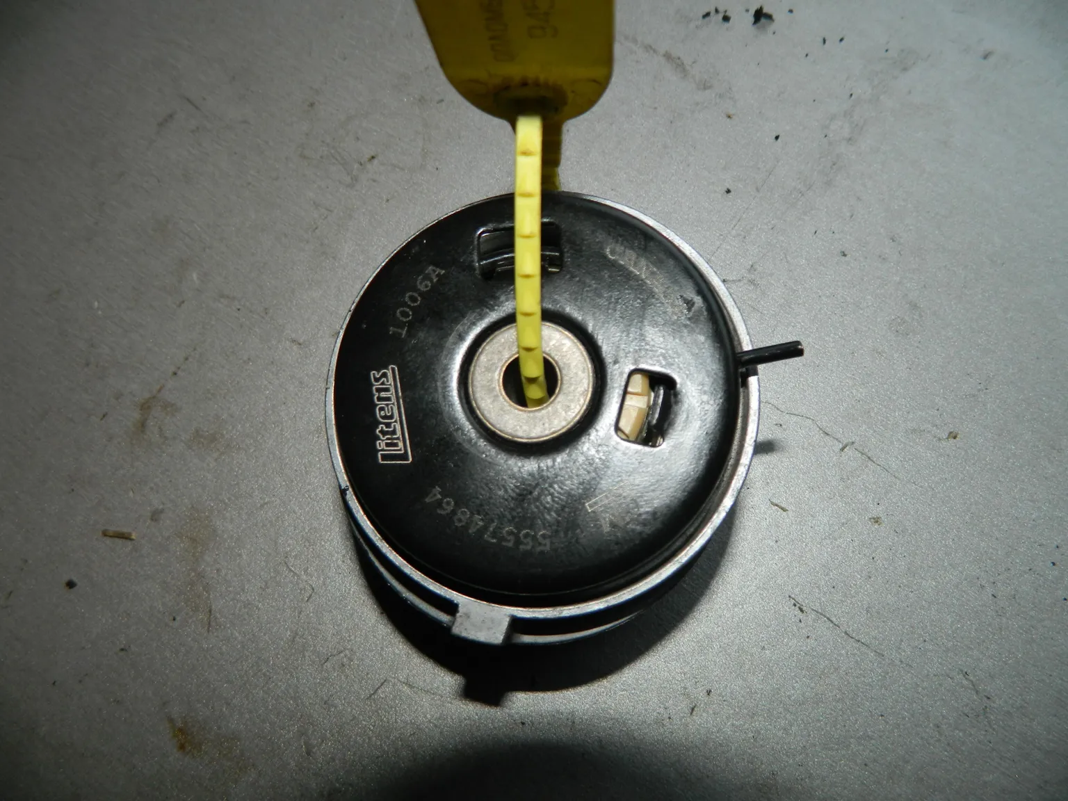 Ролик натяжной ремня ГРМ OPEL ASTRA GTC A16XER (Б/У) 94584111