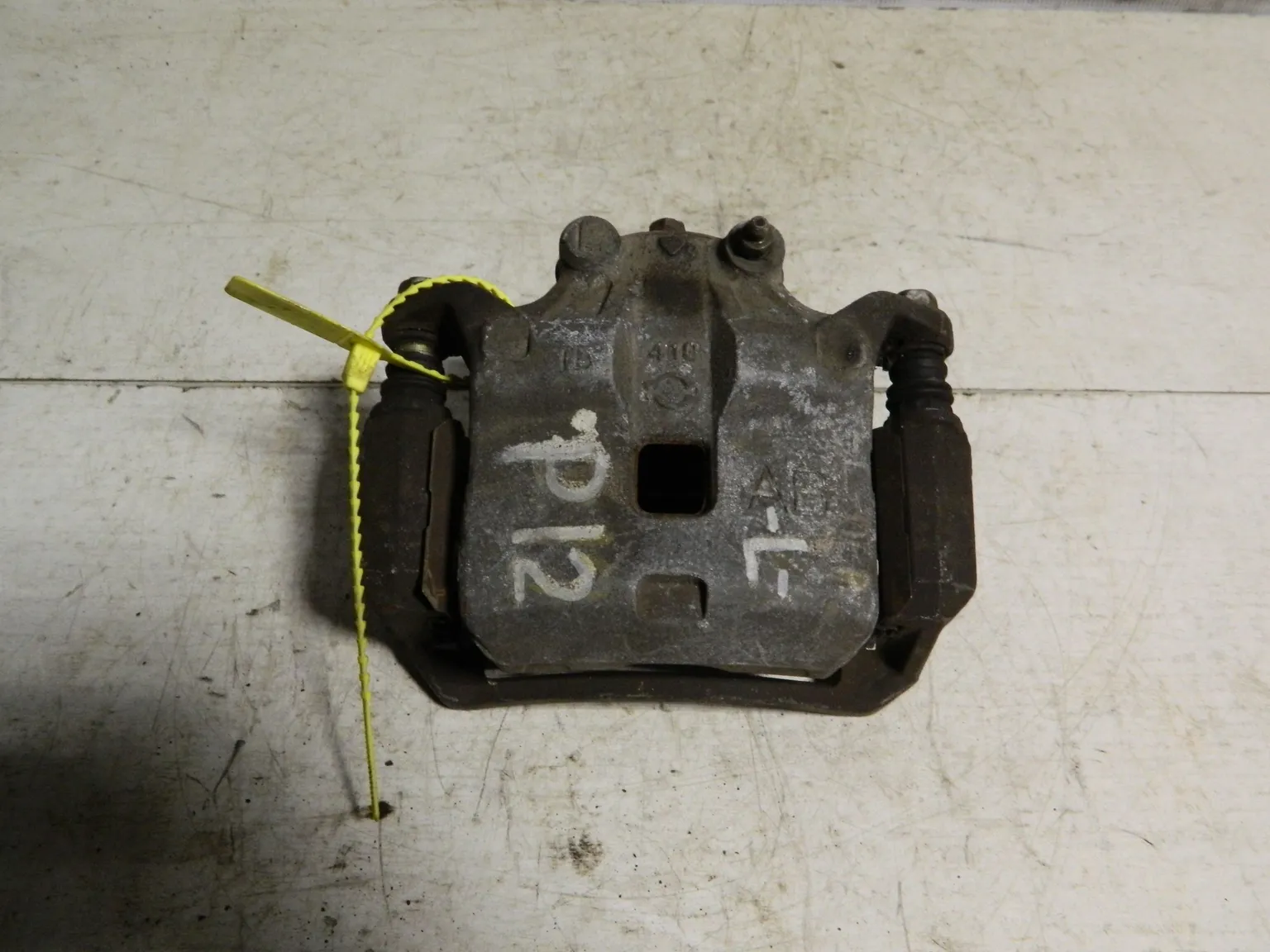 Суппорт NISSAN PRIMERA TP12 Перед Лев (Контрактный) 79773439