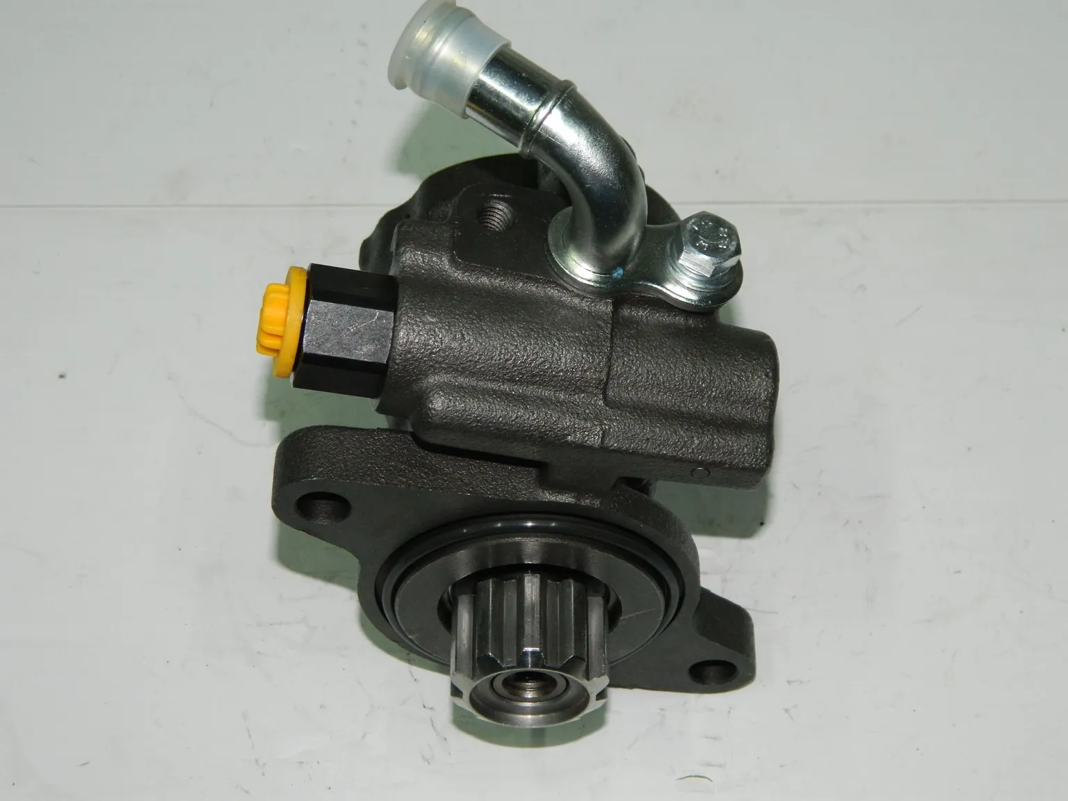 Насос ГУР GENERAL PARTS DPV002A TOYOTA HILUX SURF KZN185, 1KZTE, KZJ95, KDJ95, 1KDFTV (чугунный) 4431035590