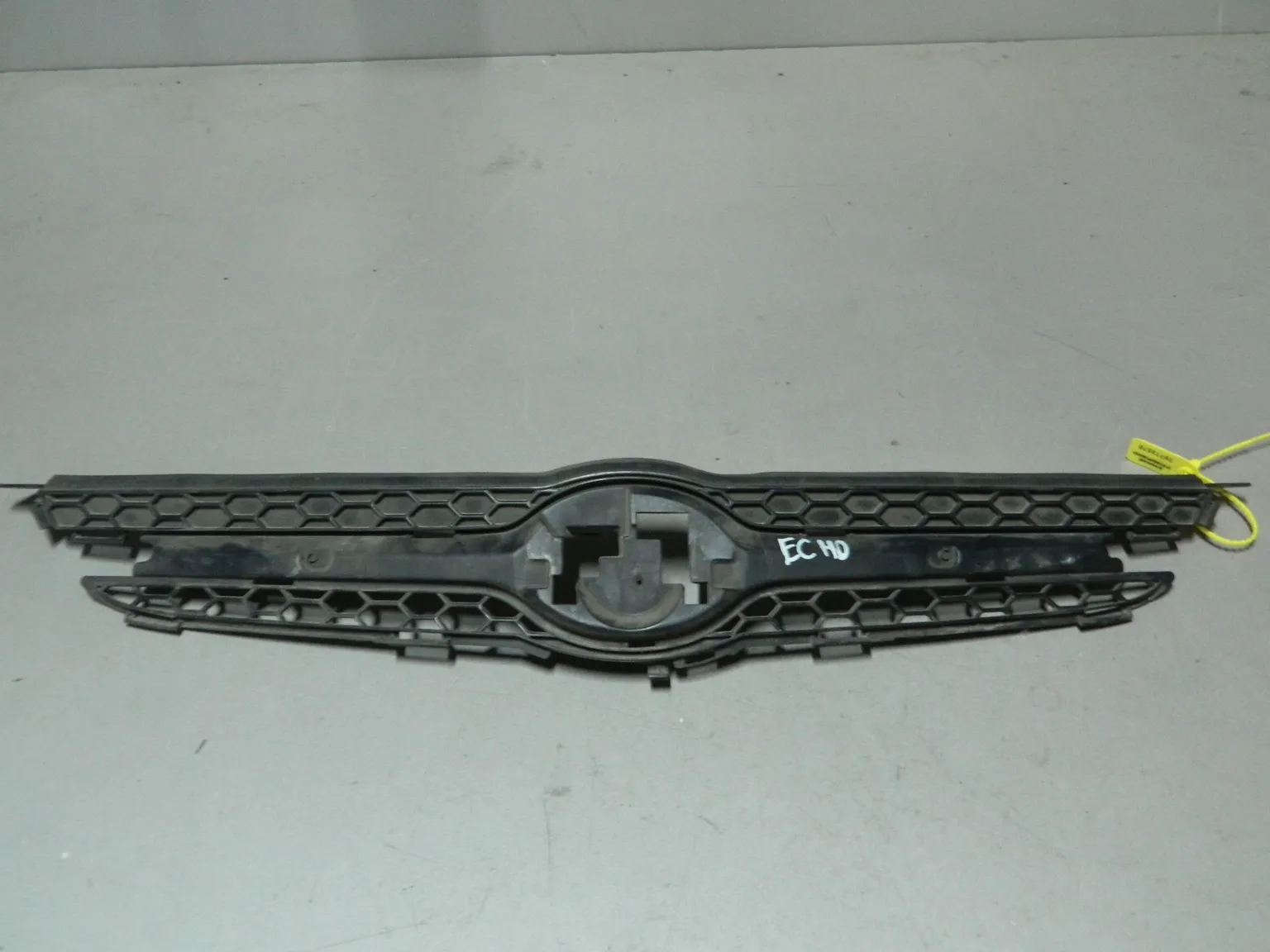 Решетка радиатора TOYOTA ECHO NCP12 (Контрактный) 79773575