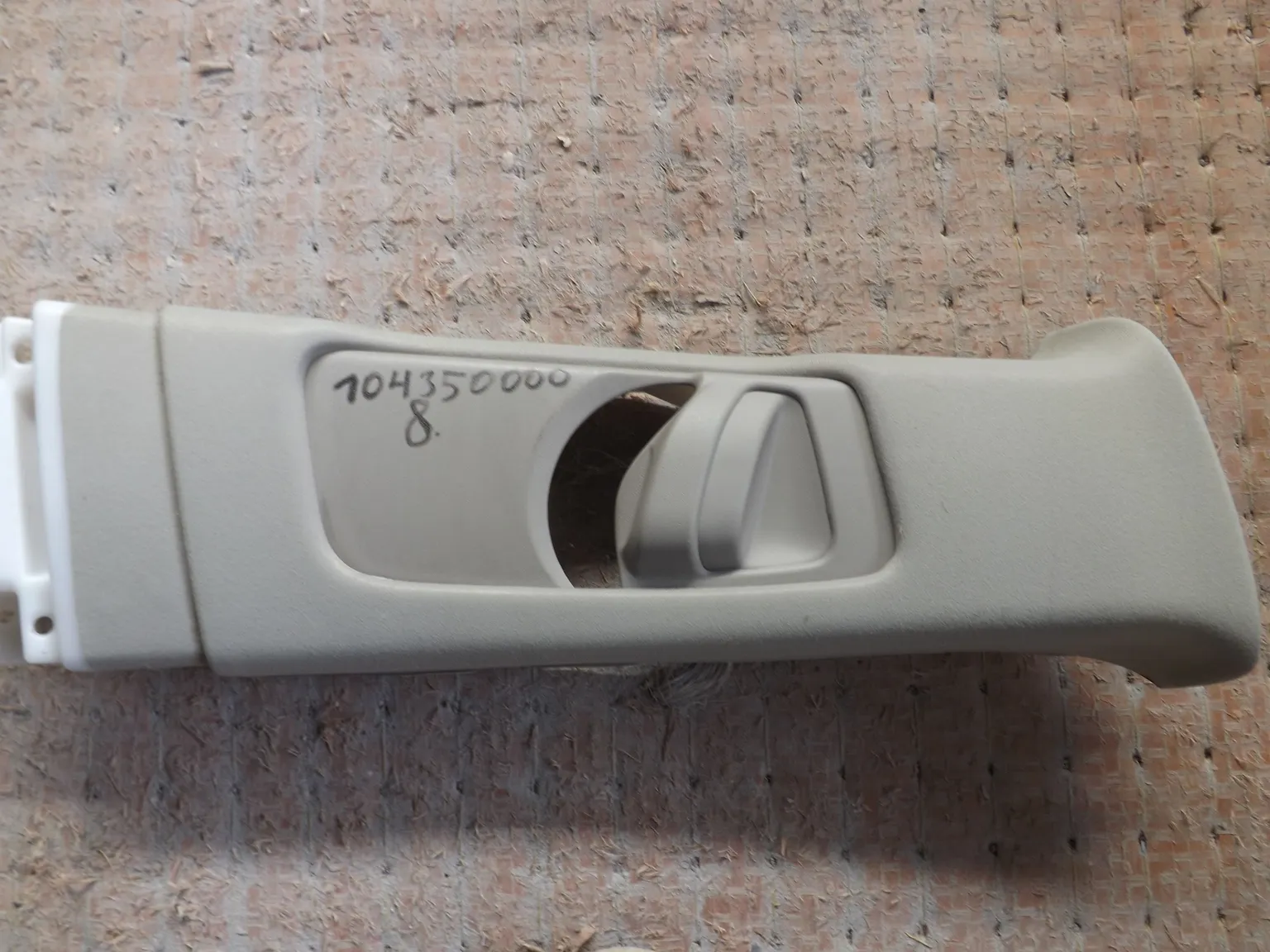 Накладка средней стойки TOYOTA AVENSIS AZT251 Перед Прав (Контрактный) 1043500008