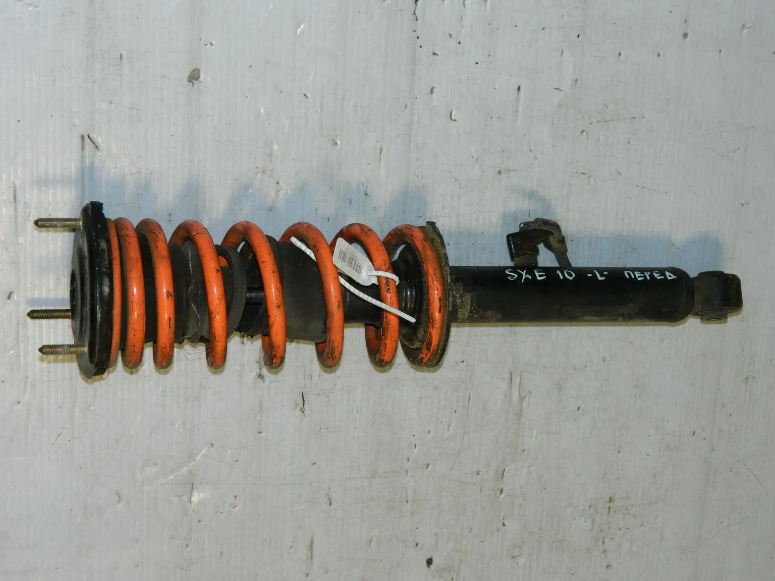 Стойка подвески TOYOTA ALTEZZA SXE10 Перед Лев (Контрактный) 45989176