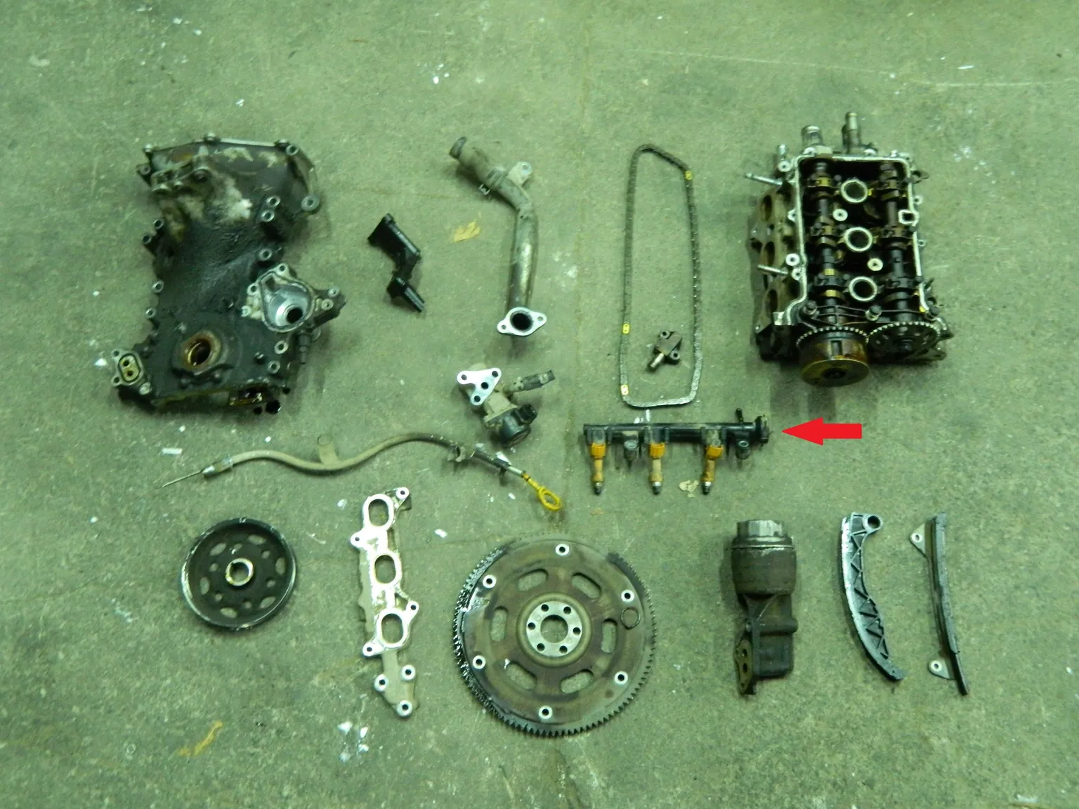 Рампа топливная с форсунками TOYOTA 1KRFE (Б/У)