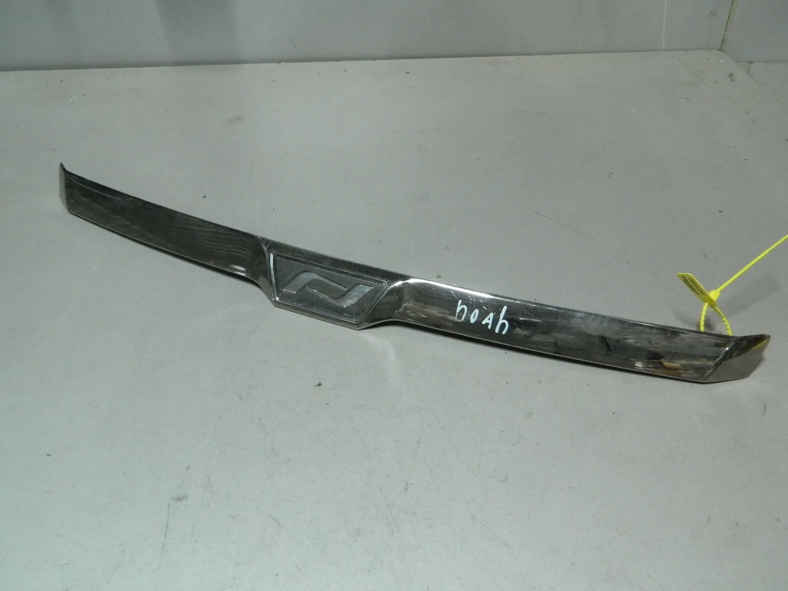 Молдинг капота TOYOTA NOAH AZR60 (Контрактный) 79773091