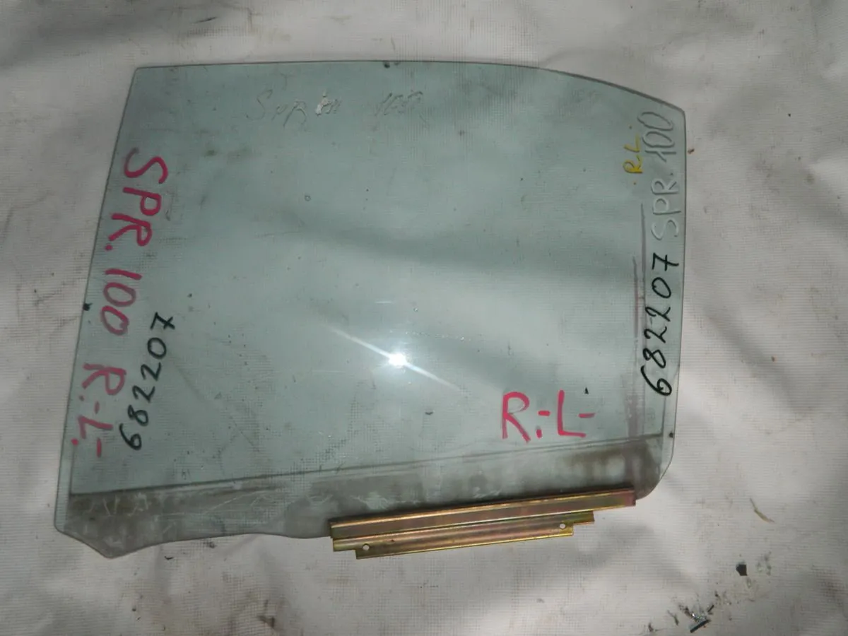 Стекло двери TOYOTA SPRINTER AE100 Задн. Лев (Контрактный) 682207