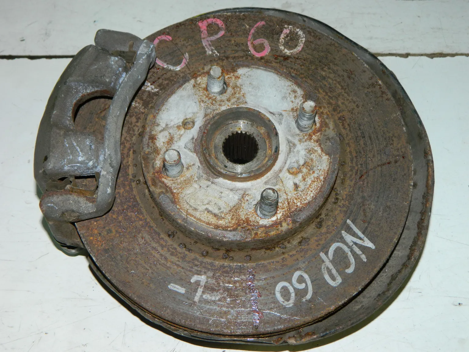 Ступица TOYOTA IST NCP60 Перед Лев (Контрактный) 40940711