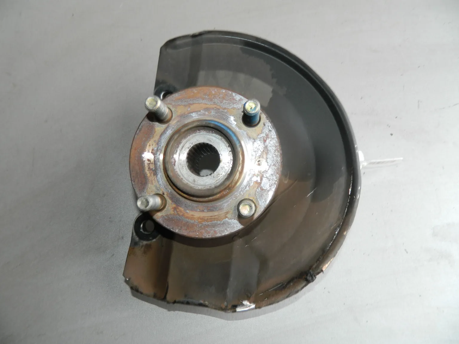 Ступица MITSUBISHI LANCER CEDIA CS2A Перед. Лев. (Контрактный) 45993261