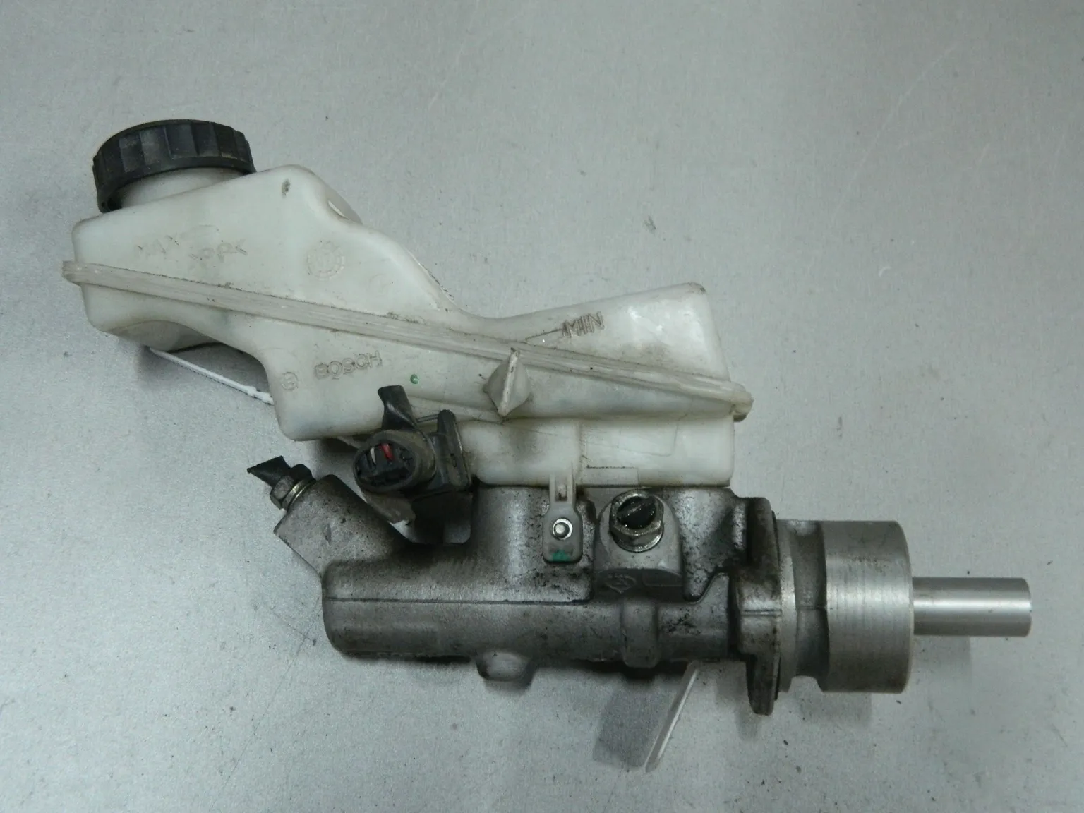 Главный тормозной цилиндр TOYOTA AVENSIS AZT251 2AZ (Контрактный) 68000218