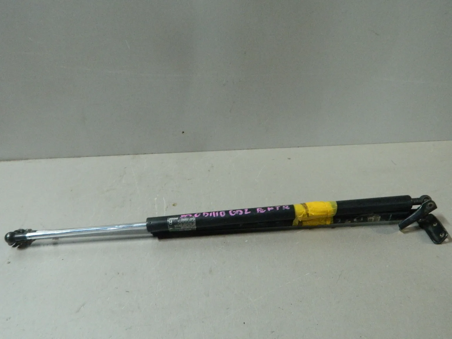 Амортизатор багажника HONDA MOBILIO GB2 (Контрактный) 81528985