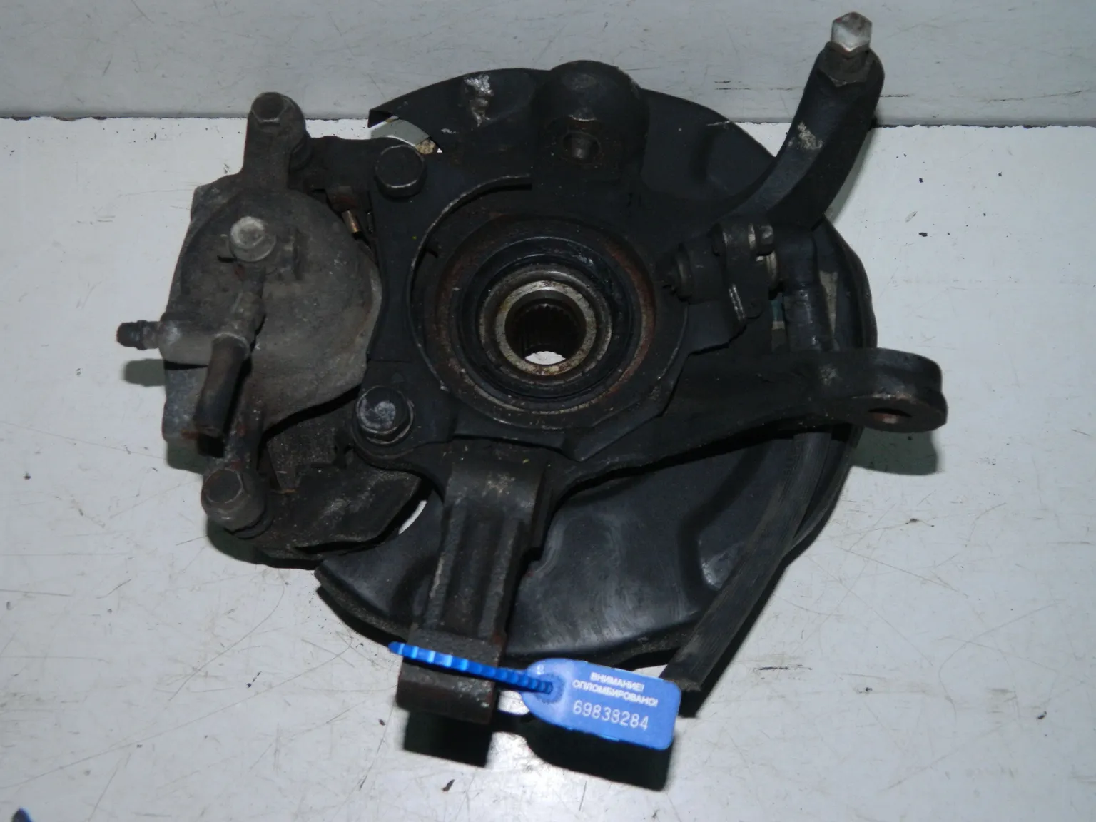 Ступица NISSAN AVENIR W10 Перед Лев (Контрактный) 69838284