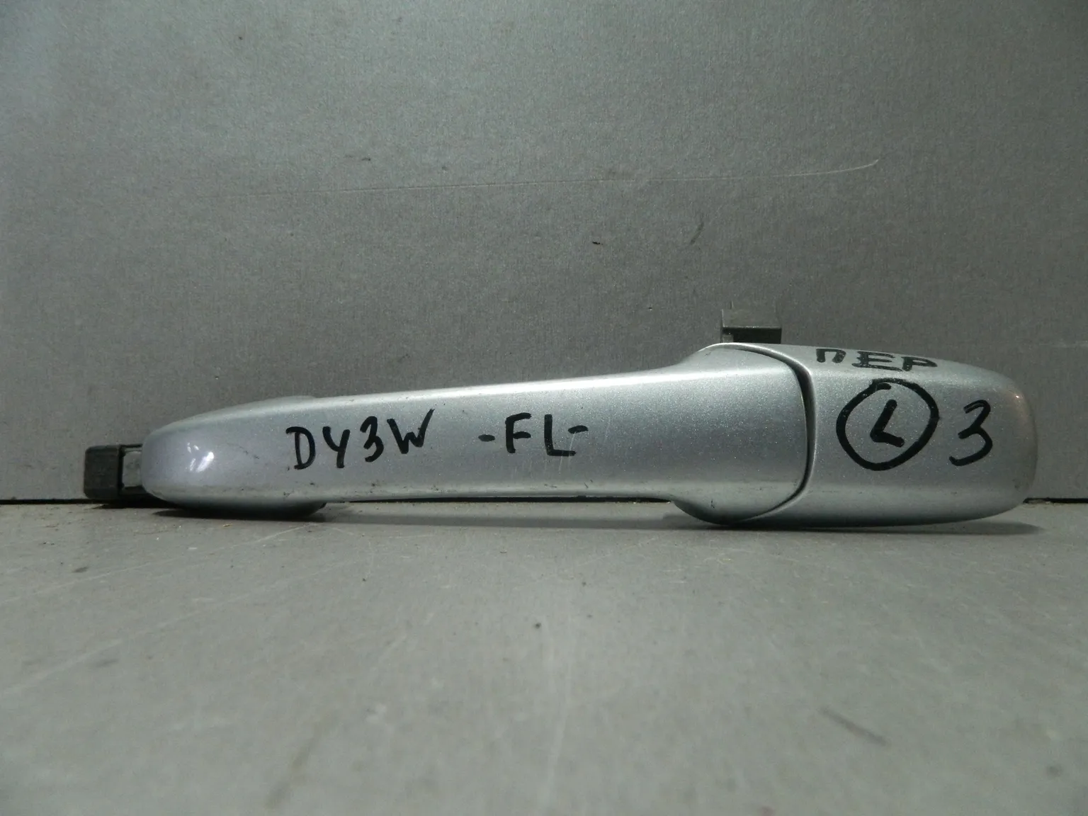 Ручка двери наружная MAZDA DEMIO DY3W Перед Лев (Контрактный) 81539926