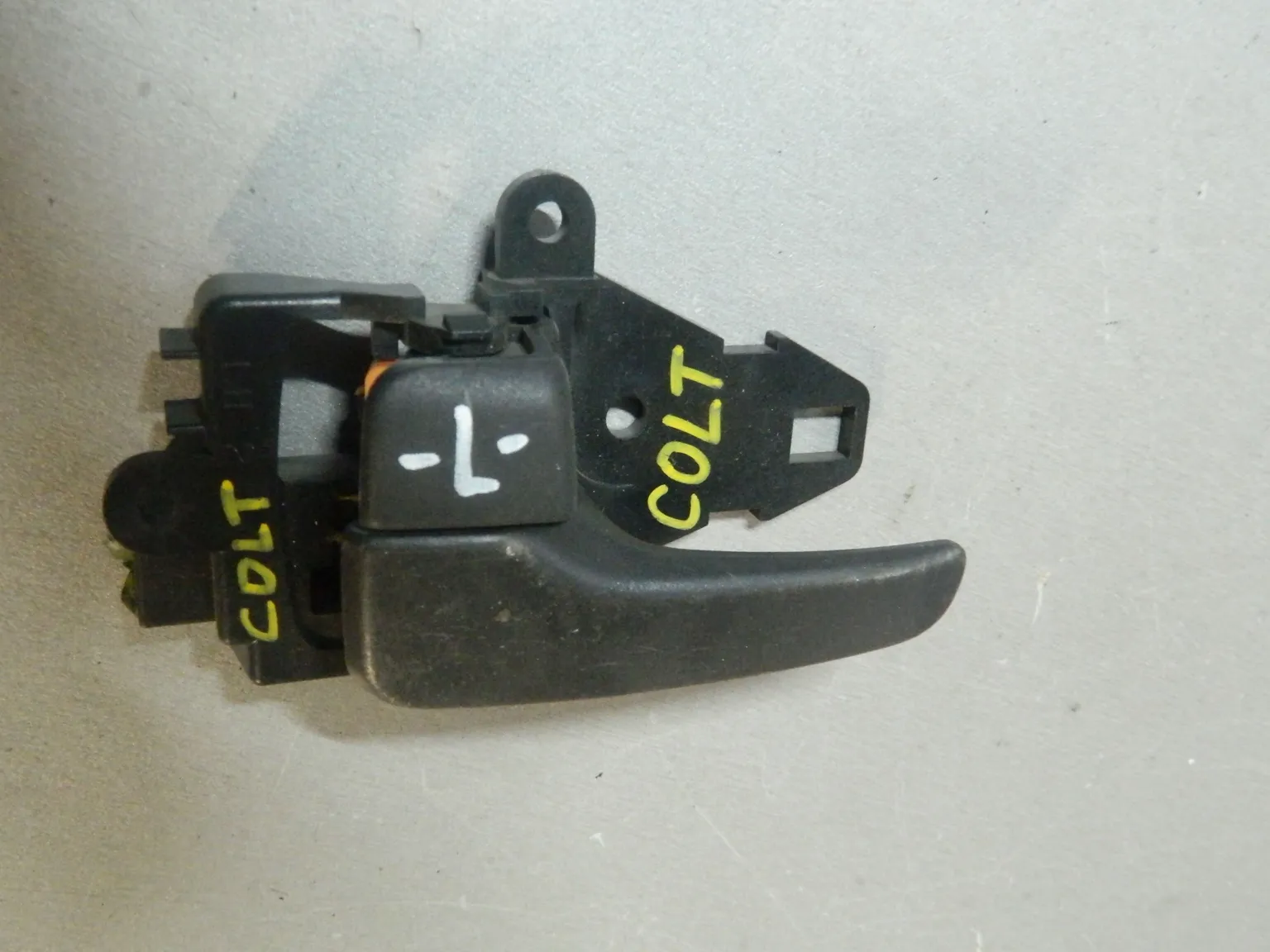 Ручка двери внутренняя MITSUBISHI LANCER X CY4A Лев (Контрактный) 81528478