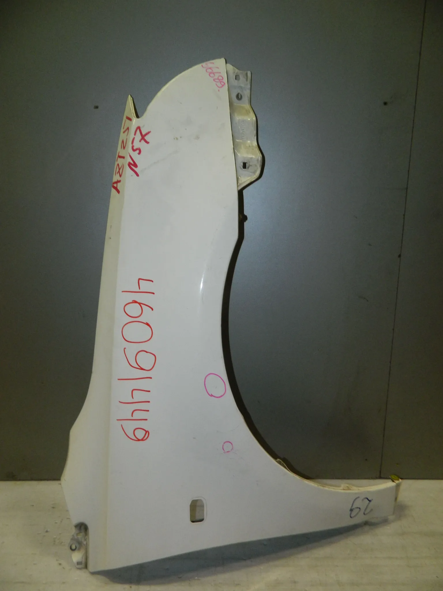 Крыло TOYOTA AVENSIS AZT251 Перед Прав (Контрактный) 46091449