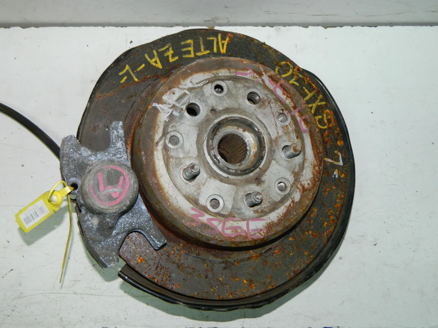 Ступица TOYOTA ALTEZZA SXE10 Зад Лев (Контрактный) 40940696