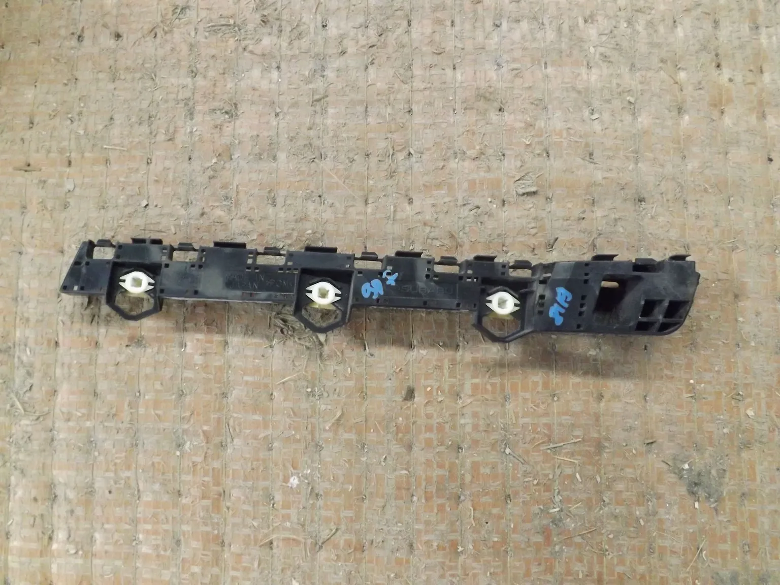 Крепление бампера SUBARU XV GP7 Зад Лев (Контрактный) 1042630020