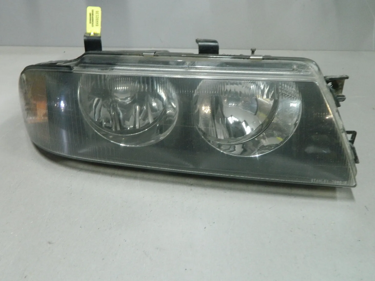 Фара MITSUBISHI DIAMANTE F31A Перед Прав 7090 (Контрактный) 64492135