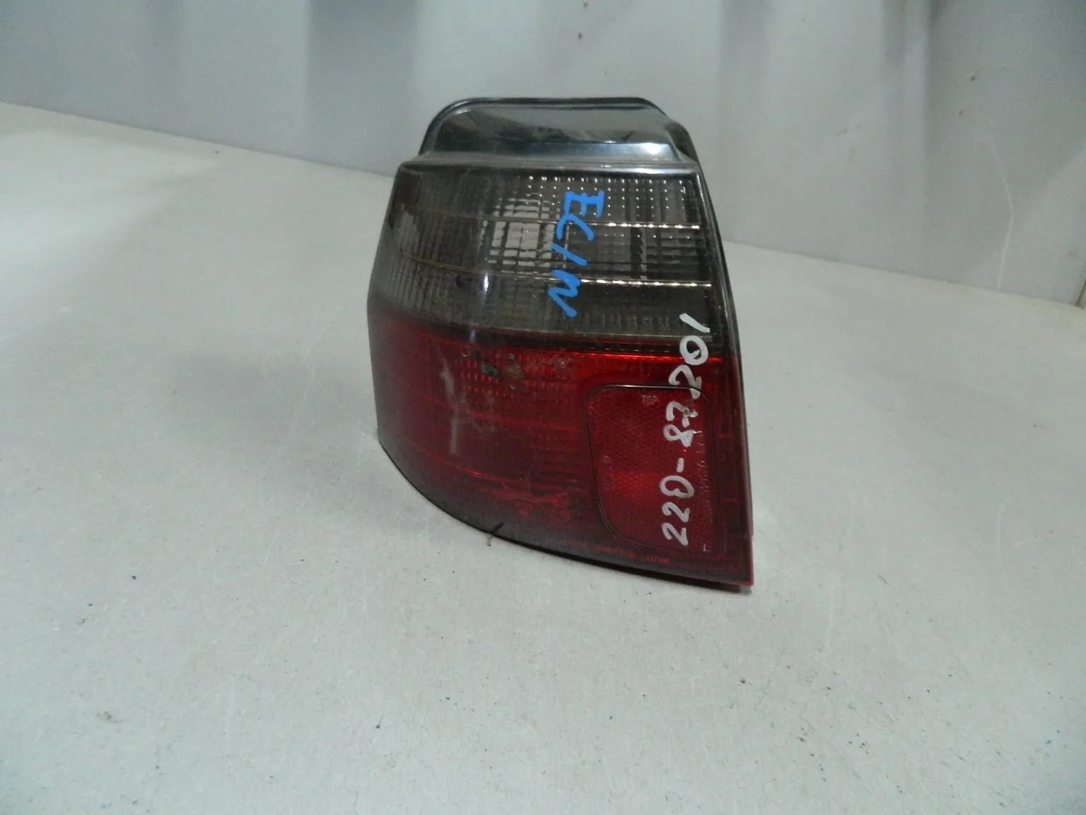 Фонарь MITSUBISHI LEGNUM EA1W Зад Лев (Контрактный) 68000307