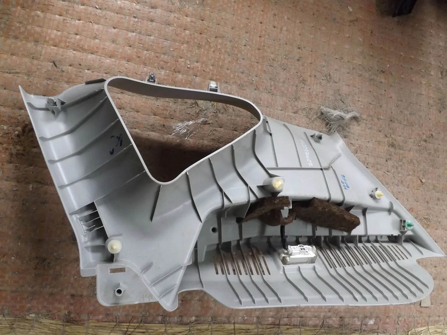 Обшивка багажника NISSAN DUALIS J10 Верх Зад Лев (Контрактный) 1022330027