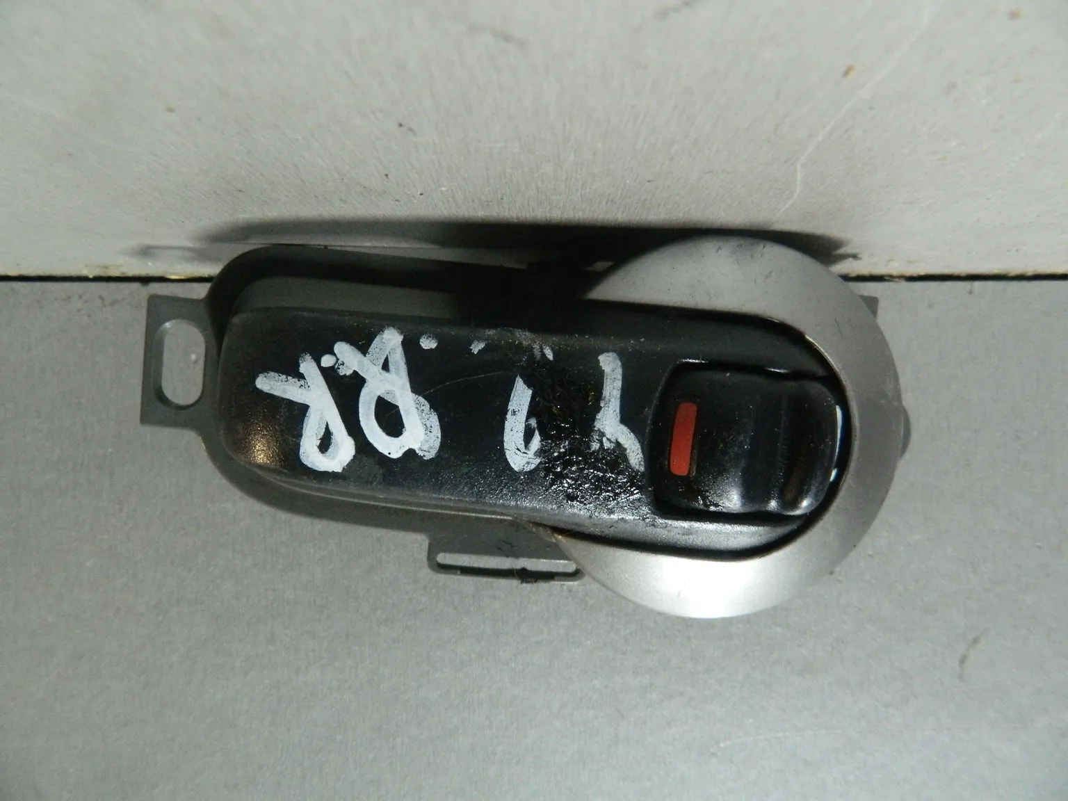 Ручка двери внутренняя NISSAN MARCH AK12 Прав (Контрактный) 81539832