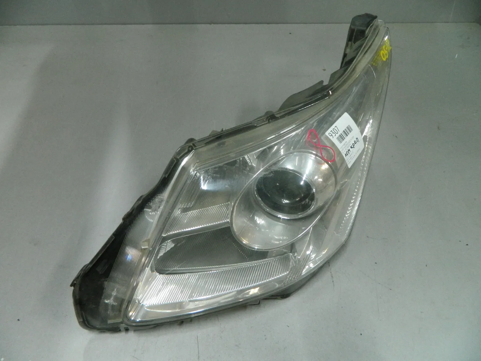 Фара TOYOTA AVENSIS AZT270 Перед Лев 0512 (Контрактный) 03344396