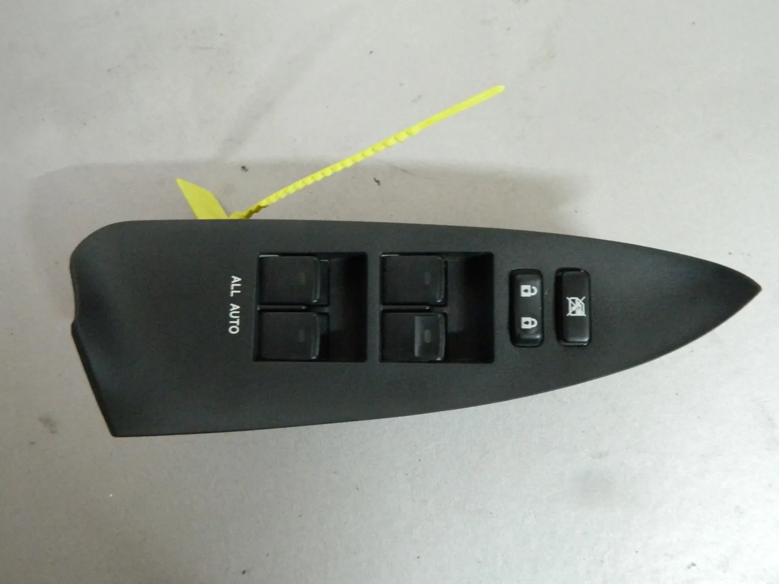 Блок управления стеклоподъемниками TOYOTA RAV4 ACA36 Перед Прав (Контрактный) 94584077