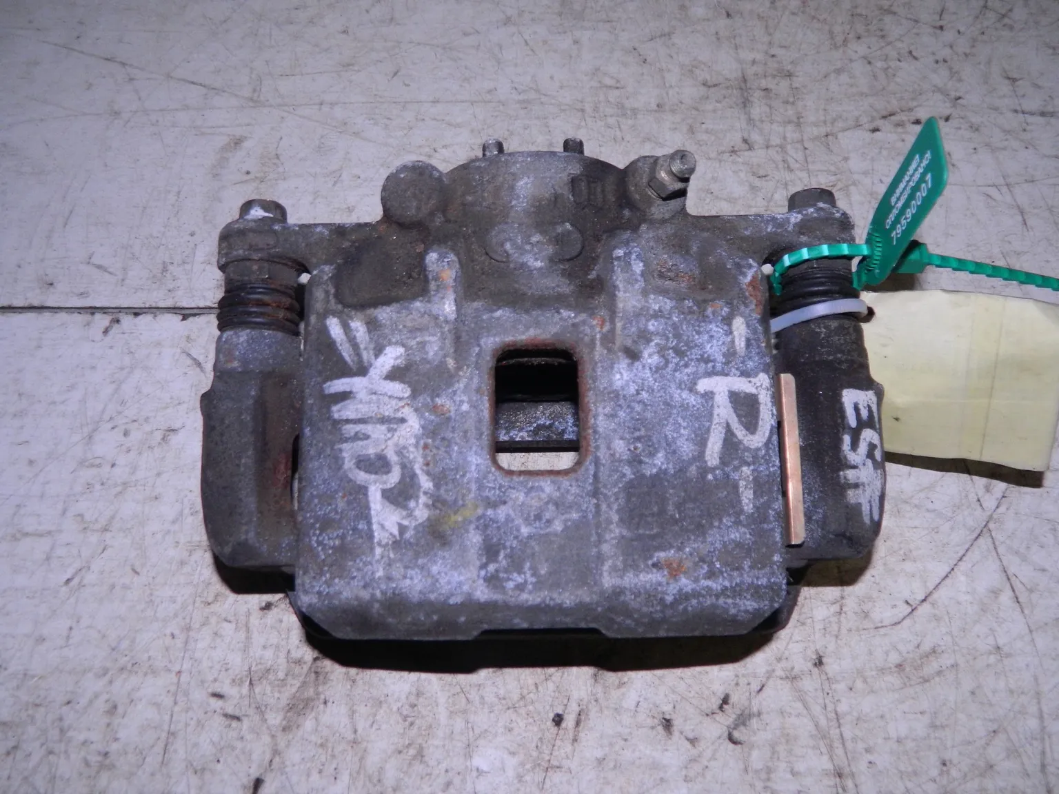 Суппорт TOYOTA ESTIMA ACR30 Перед Прав (Контрактный) 79590007