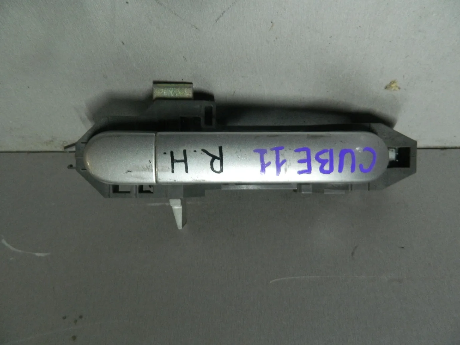 Ручка двери наружная NISSAN CUBE Z11 Зад Прав (Контрактный) 81539856