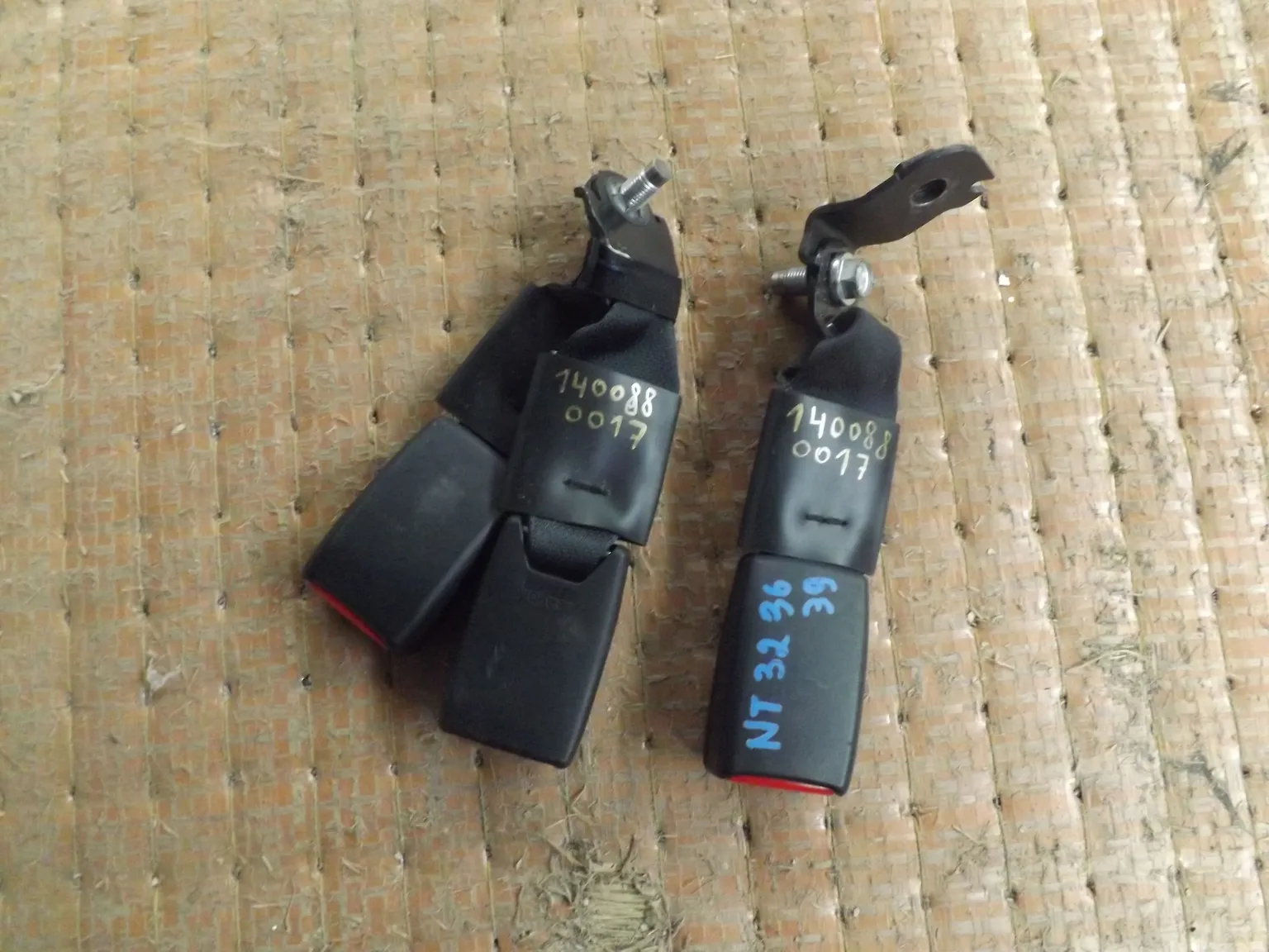 Защелка ремня безопасности NISSAN X-TRAIL NT32 (Контрактный) 1400880017