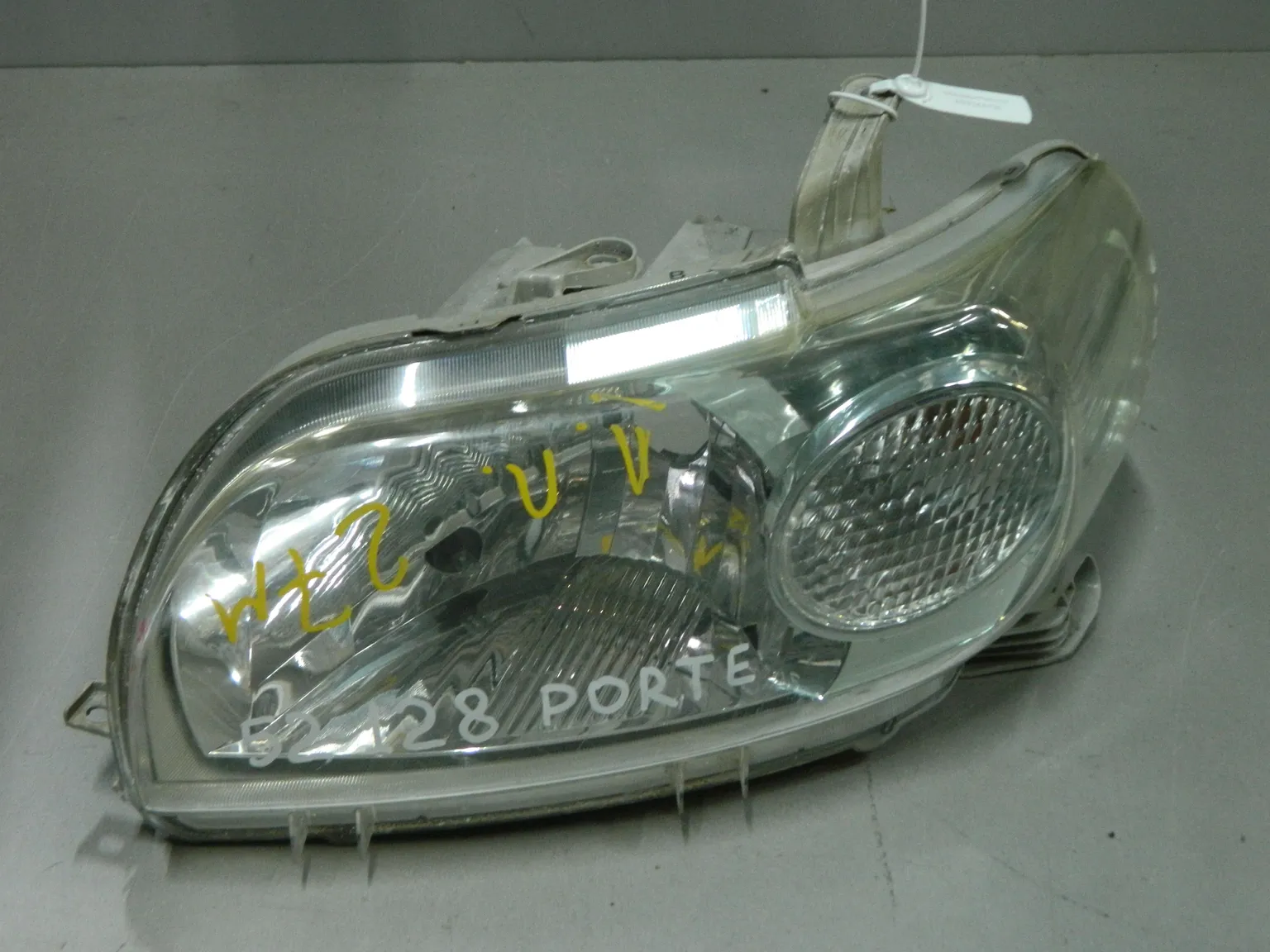 Фара TOYOTA PORTE NNP10 Перед Лев 52128 (Контрактный) 03344438