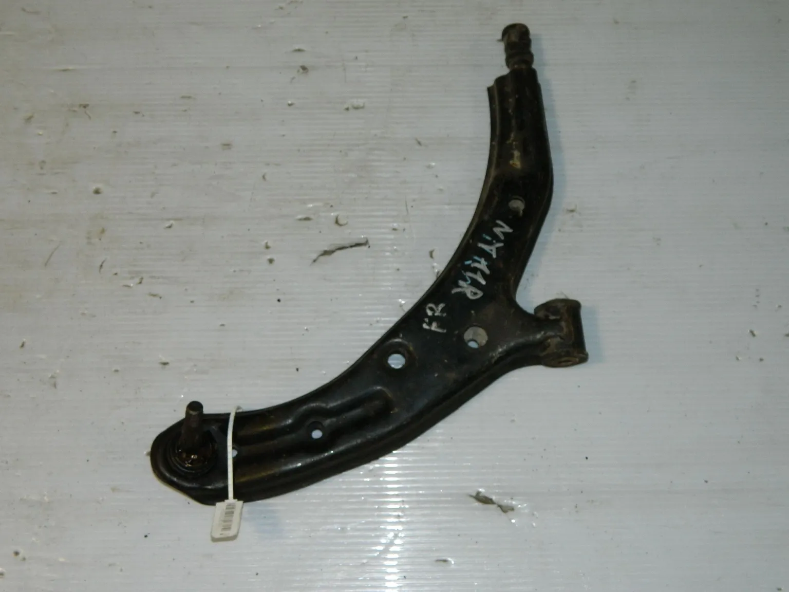 Рычаг подвески NISSAN AD Y11 Перед Прав (Контрактный)